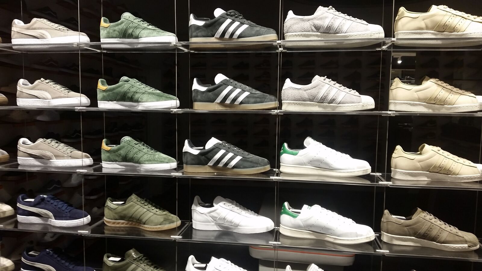 Samsung Galaxy S5 sample photo. Shoes, display, brand shoes photography