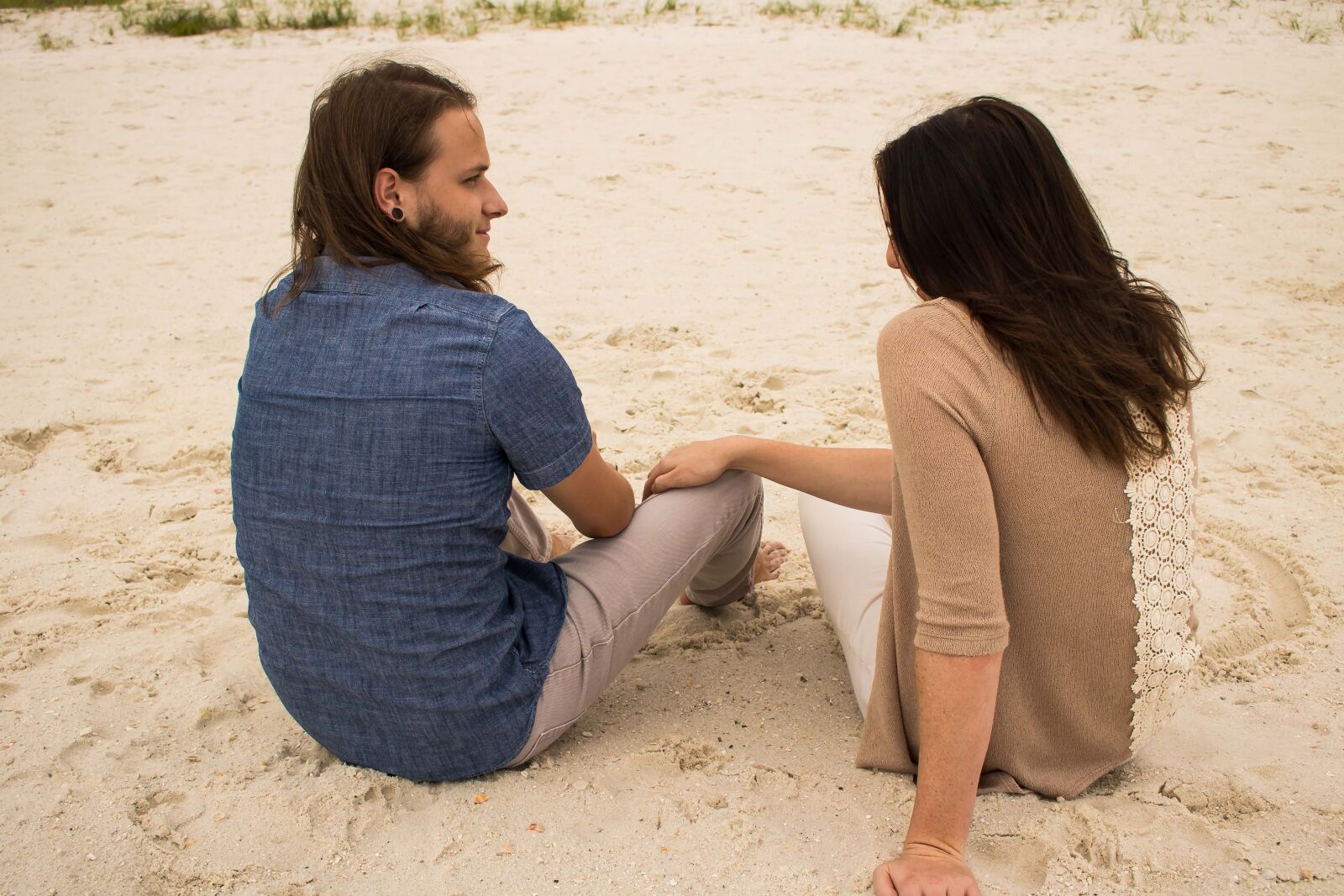 Canon EOS 750D (EOS Rebel T6i / EOS Kiss X8i) sample photo. Beach, couple, love, summer photography