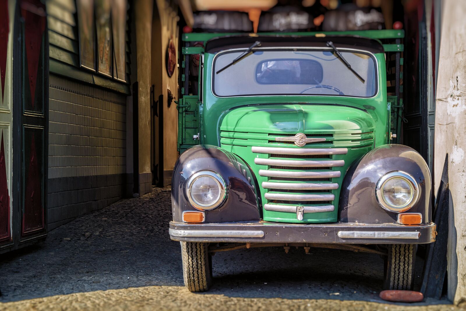 Nikon D5500 sample photo. Car, supplier, beer photography