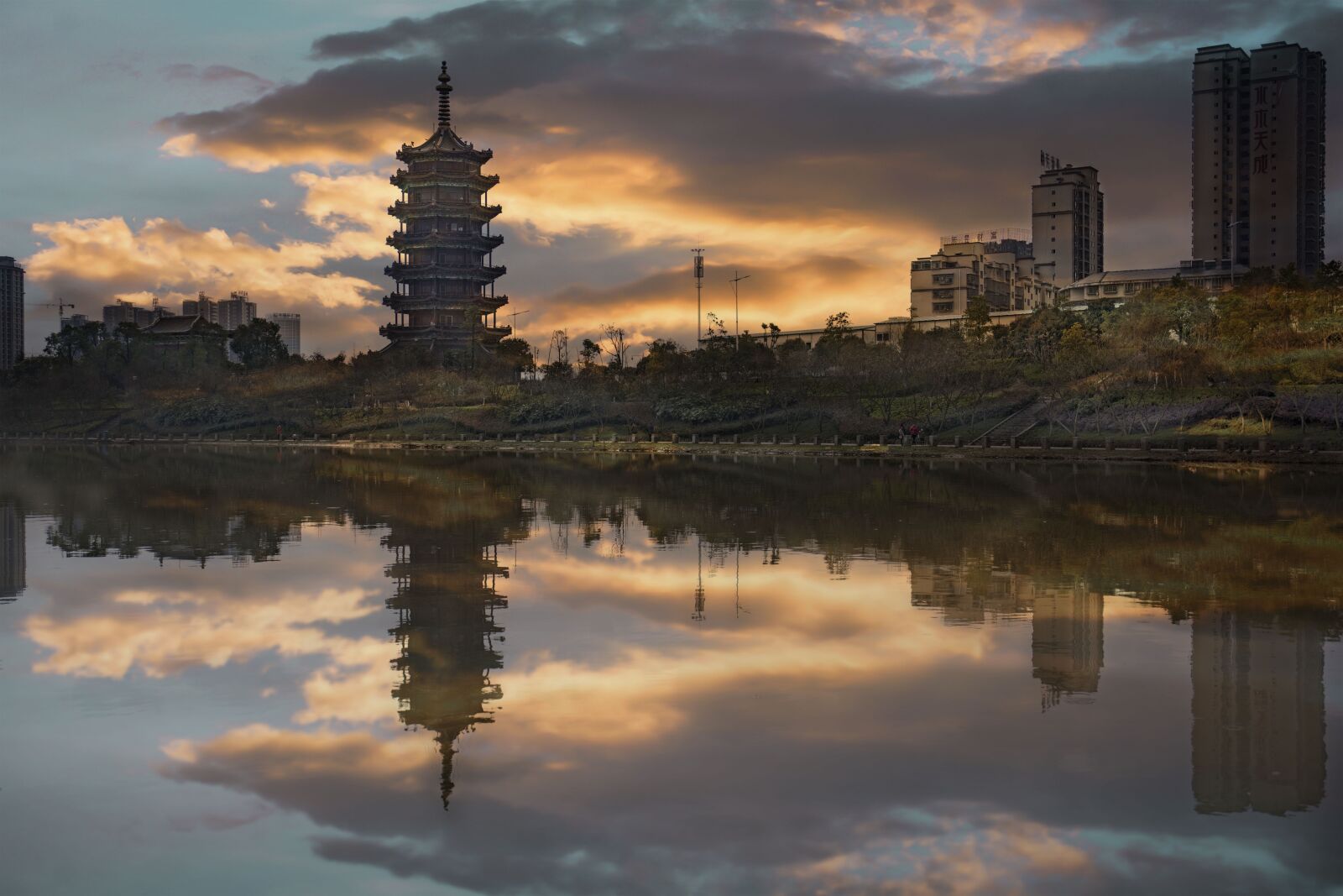Canon EF 24-70mm F4L IS USM sample photo. Huaihua, sunset, hongxia photography