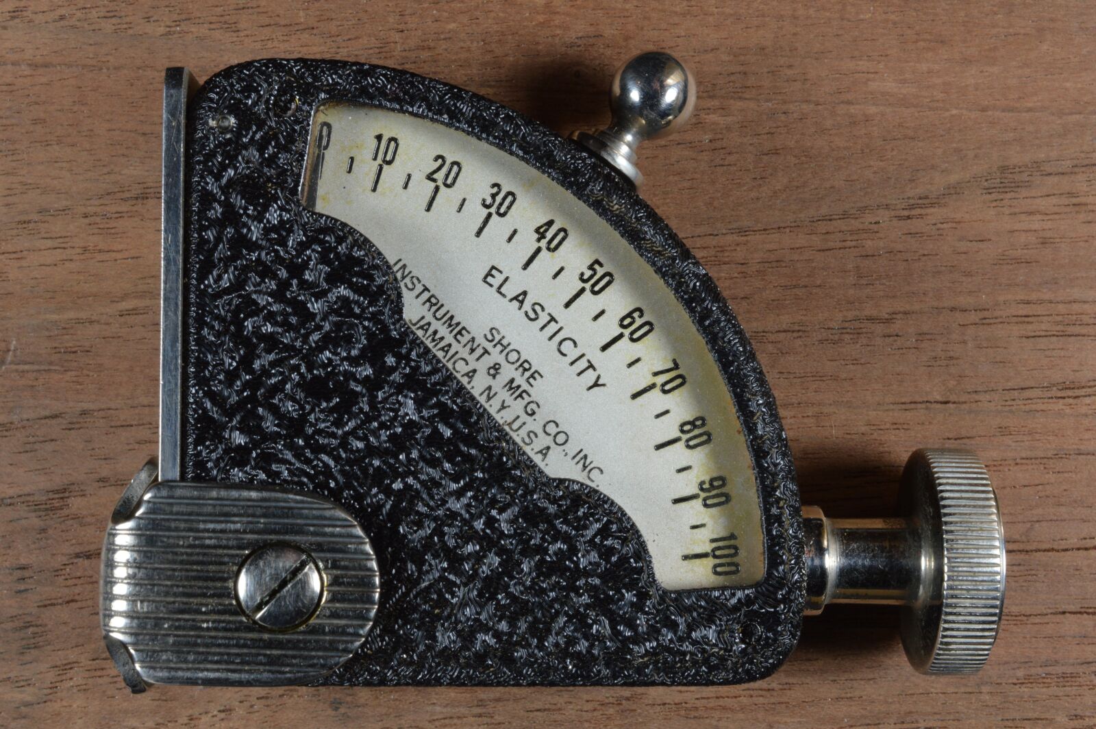 Nikon D3200 sample photo. Elasticity gauge, old, mechanical photography