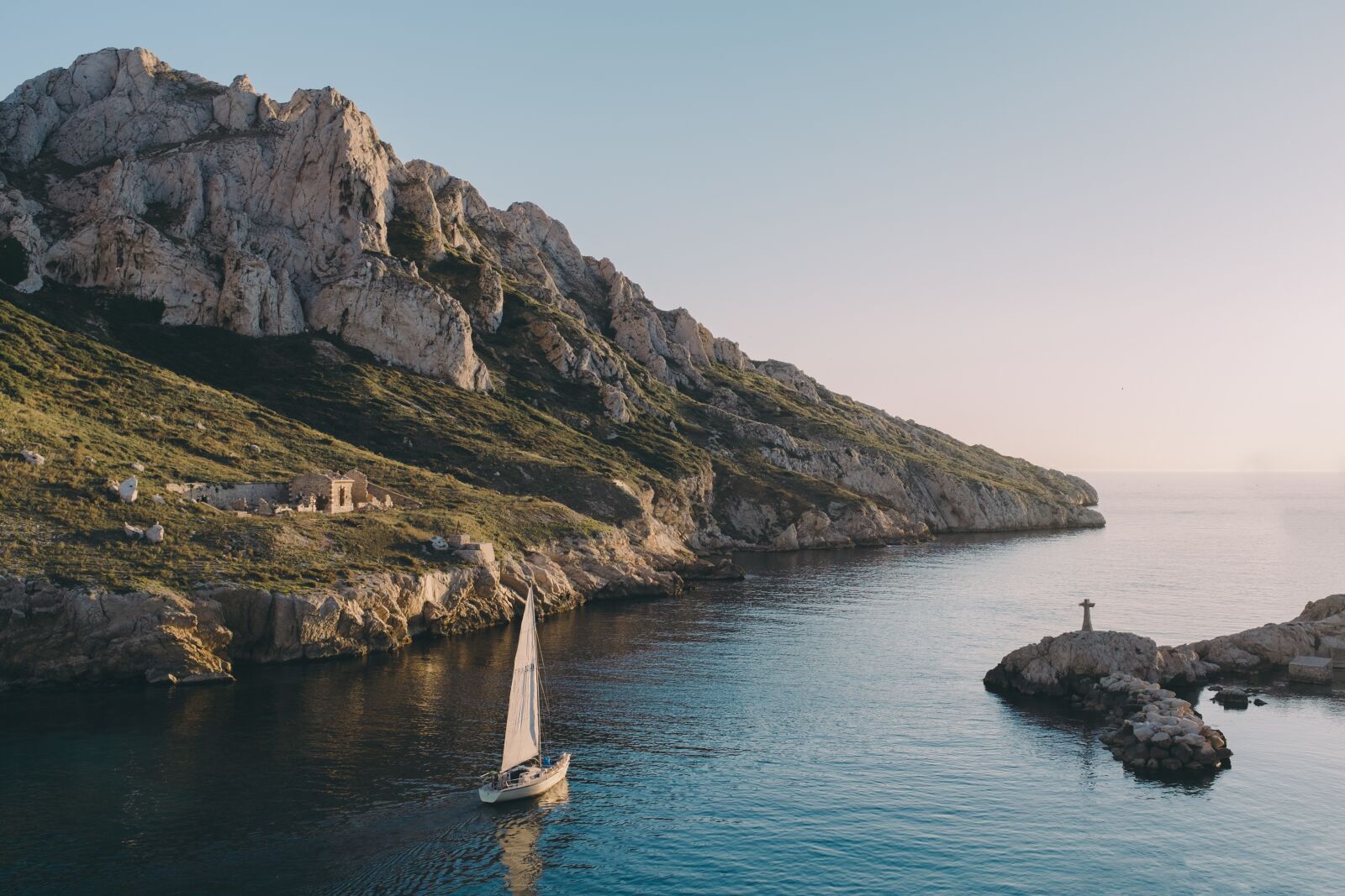 Fujifilm X100T sample photo. Boat, coast, island photography