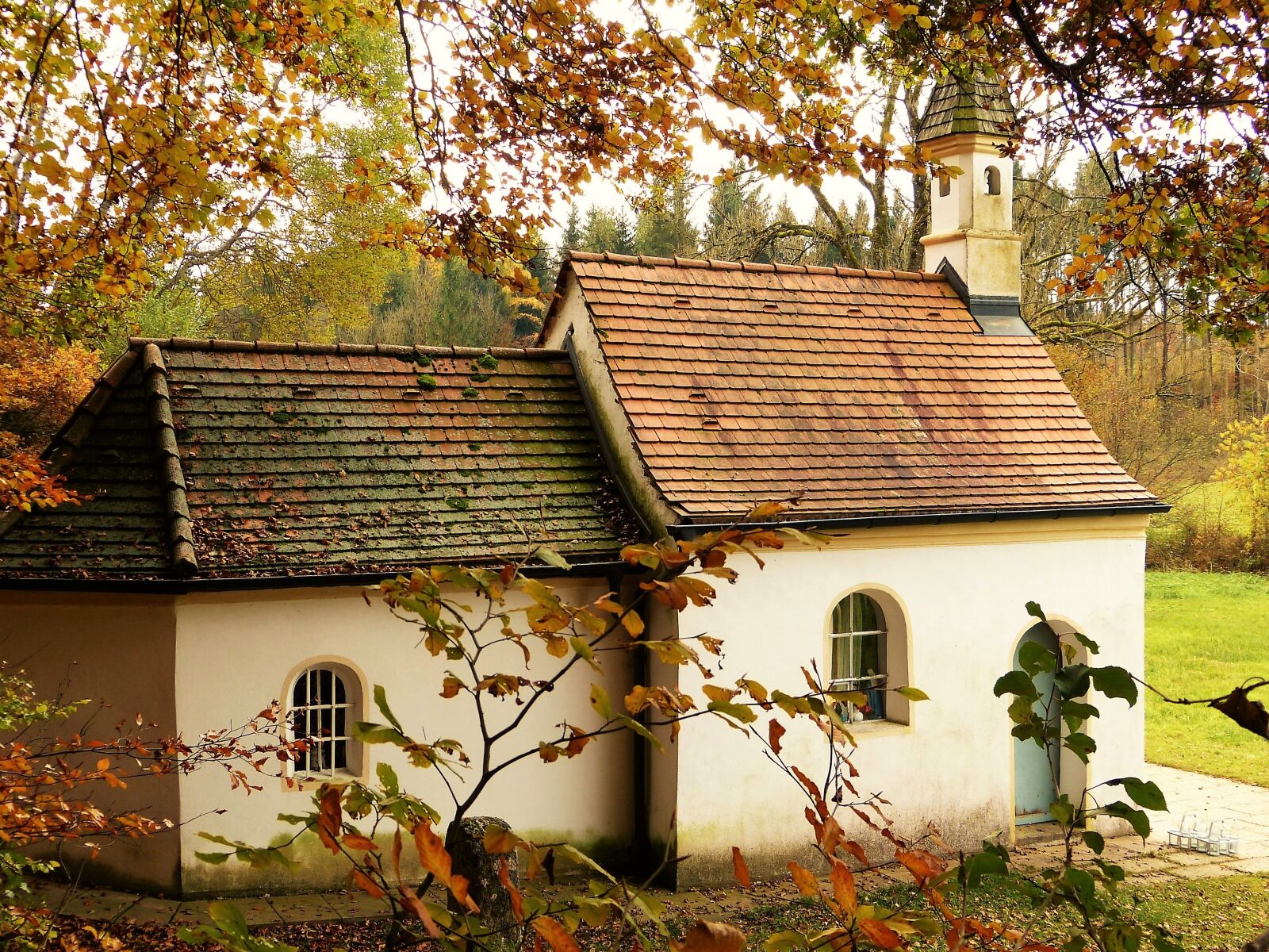 Panasonic Lumix DMC-FZ150 sample photo. Small church, chapel, pilgrimage photography