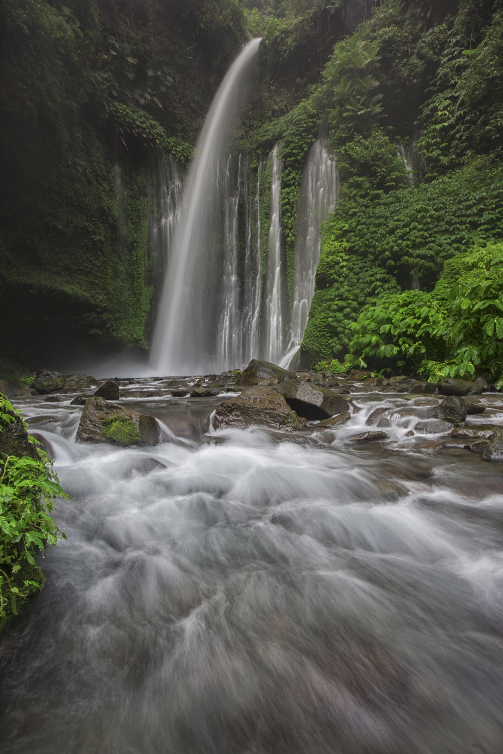 Canon EOS 6D + Canon EF 17-40mm F4L USM sample photo. Nature, water, raging photography