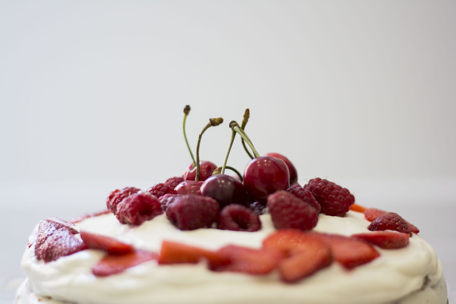 Nikon D5200 sample photo. Cherry, a cake, cake photography