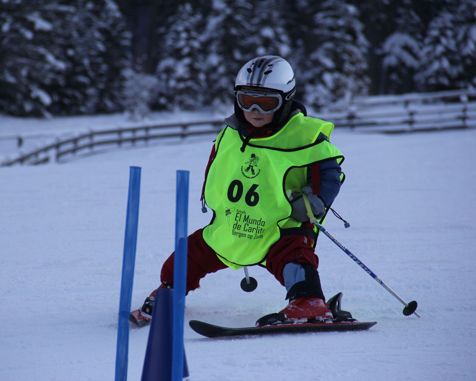 Canon EOS 550D (EOS Rebel T2i / EOS Kiss X4) sample photo. Ski, kid, skiing photography