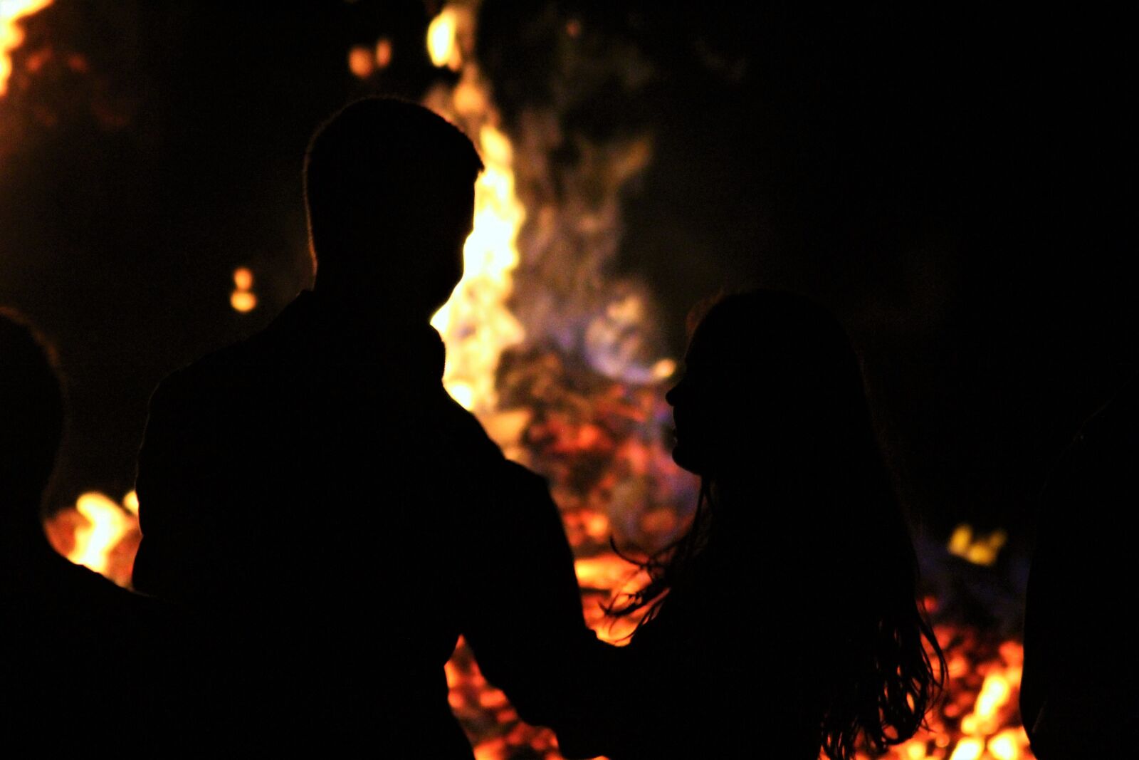 Canon EOS 1300D (EOS Rebel T6 / EOS Kiss X80) sample photo. Fire, love, campfire photography