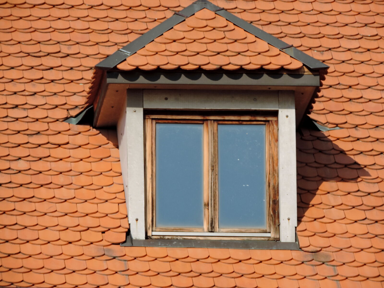 Nikon Coolpix P520 sample photo. Architecture, roof, tile, rooftop photography