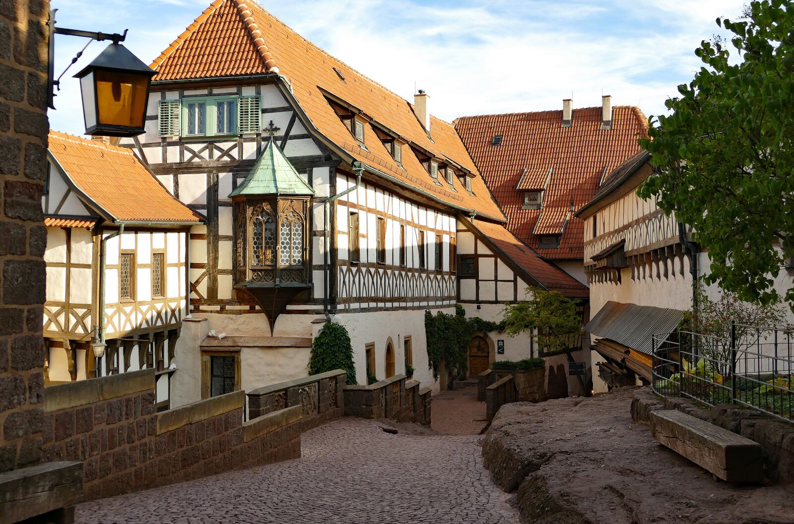 Panasonic Lumix DMC-FZ1000 sample photo. Wartburg castle, reformation, courtyard photography