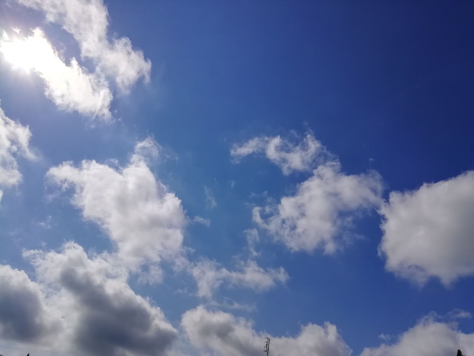HUAWEI Honor 9 Lite sample photo. Obloka, sky blocks, white photography