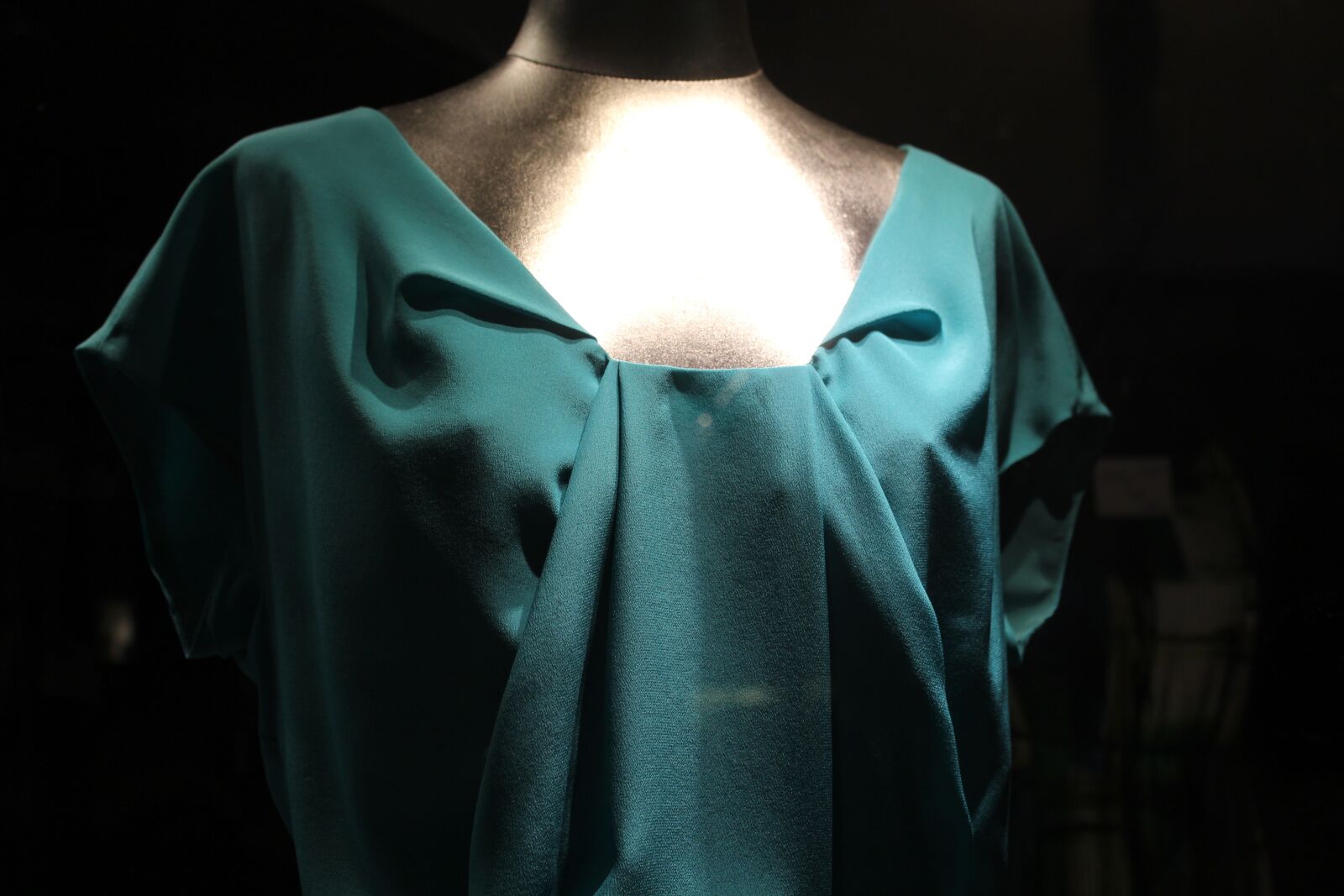 Canon EOS 1200D (EOS Rebel T5 / EOS Kiss X70 / EOS Hi) sample photo. Dress, clothing, fashion photography