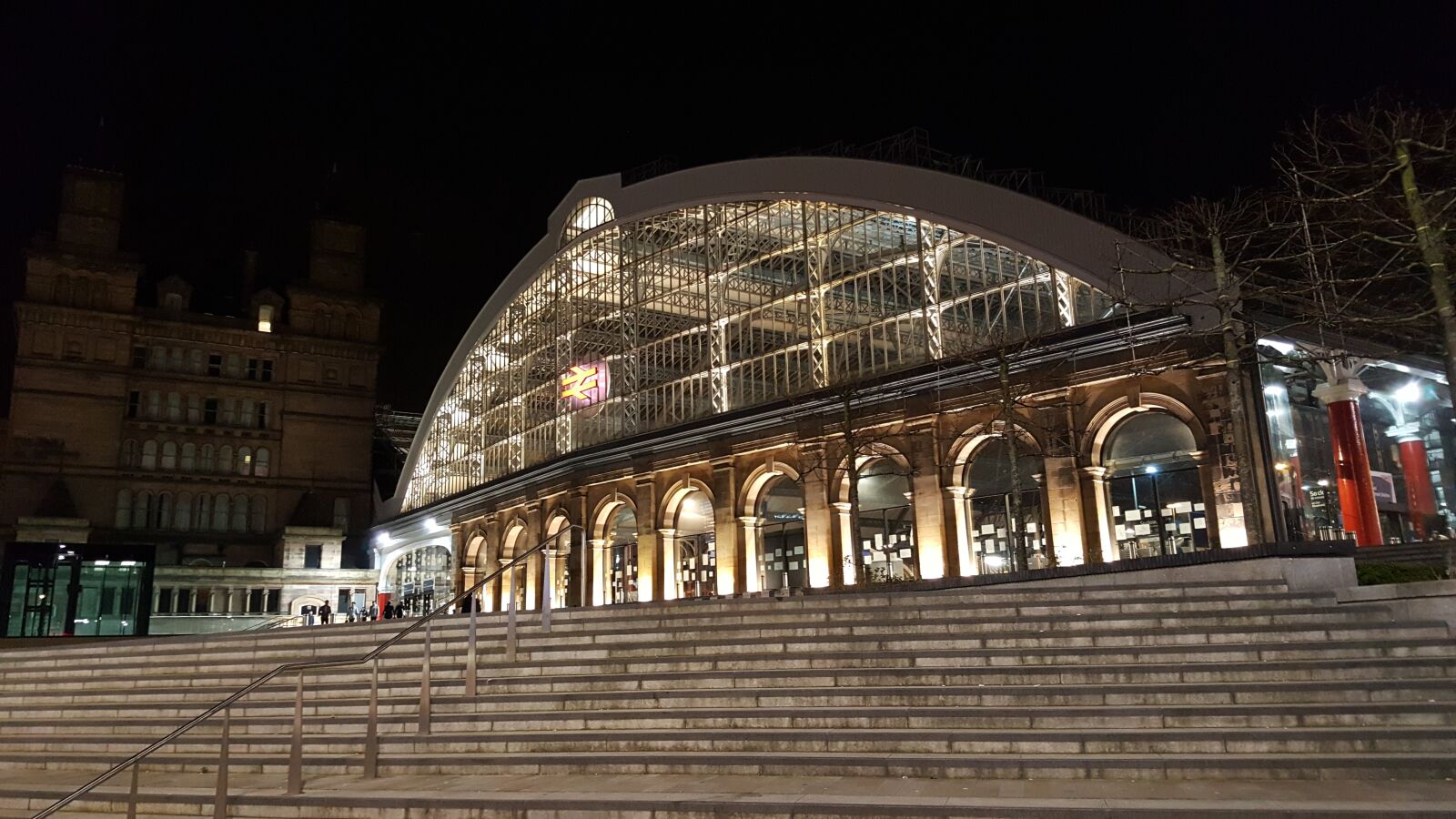 Samsung GALAXY S6 edge sample photo. Liverpool, lime street, train photography