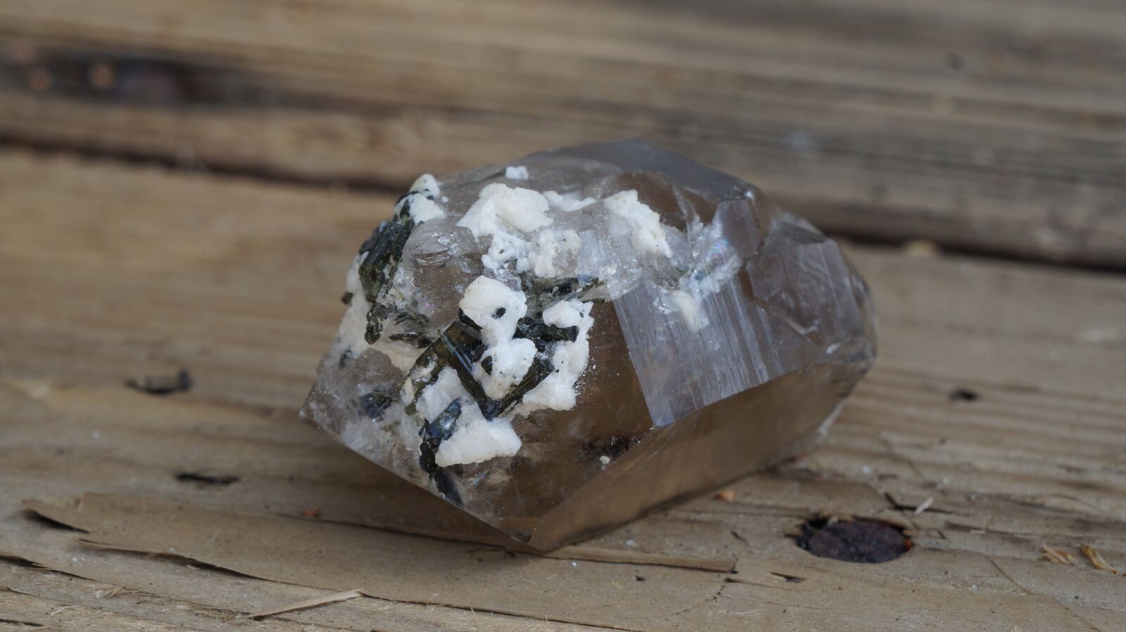 Sony Alpha a3000 + Sony E 18-55mm F3.5-5.6 OSS sample photo. Nature, crystal, mineral photography