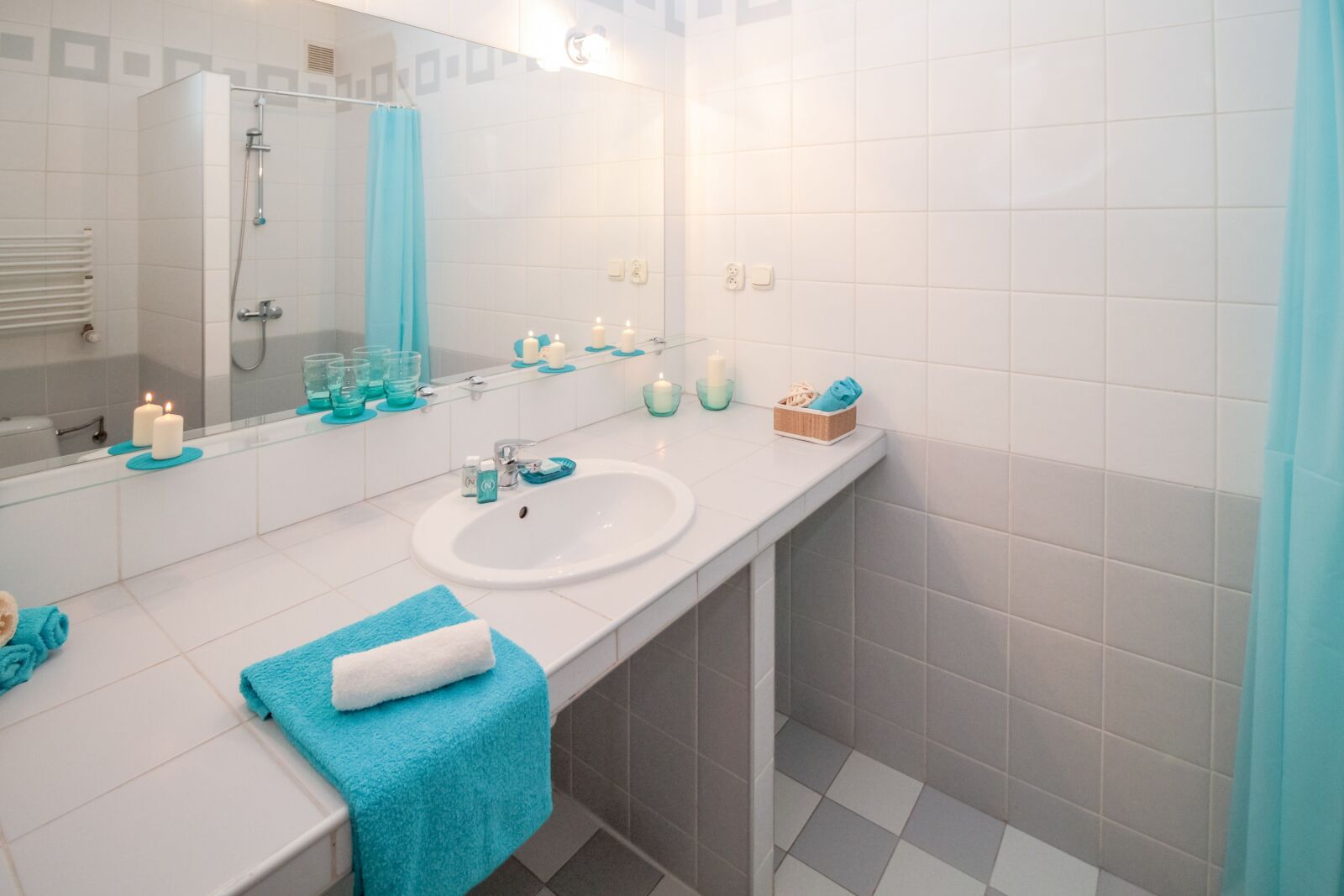 Canon EF-S 10-18mm F4.5–5.6 IS STM sample photo. Bathroom, sink, mirror photography