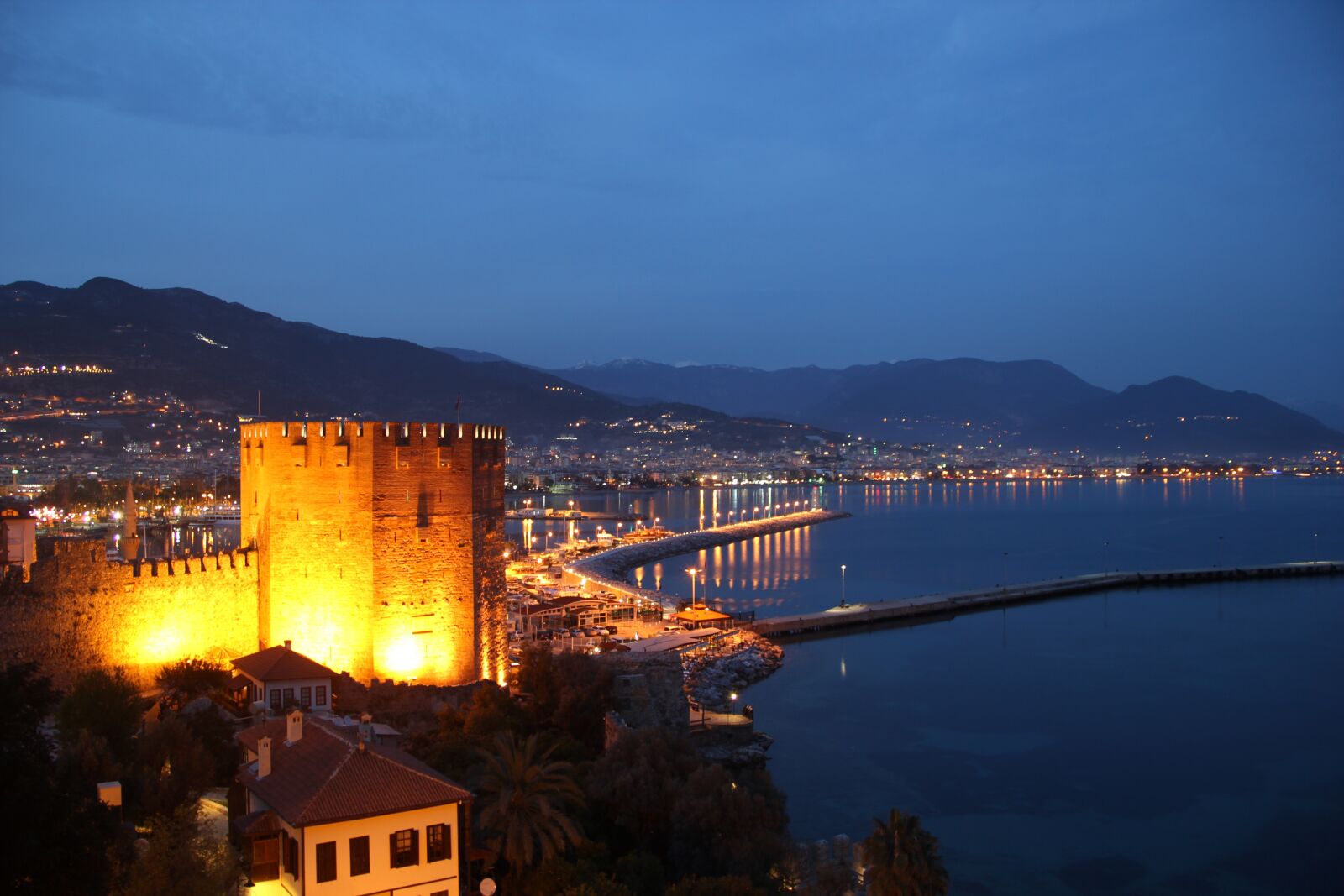 Canon EOS 550D (EOS Rebel T2i / EOS Kiss X4) sample photo. Alanya, night, beach photography