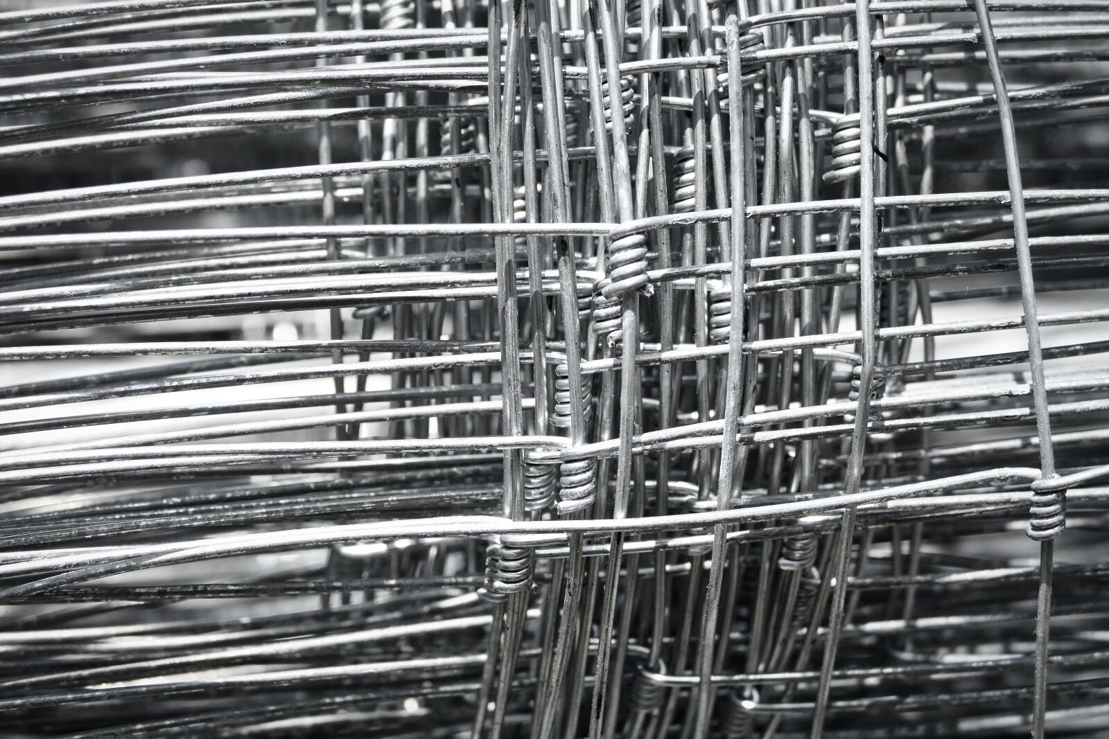 Panasonic Lumix DMC-FZ1000 sample photo. Wire, metal, silver photography