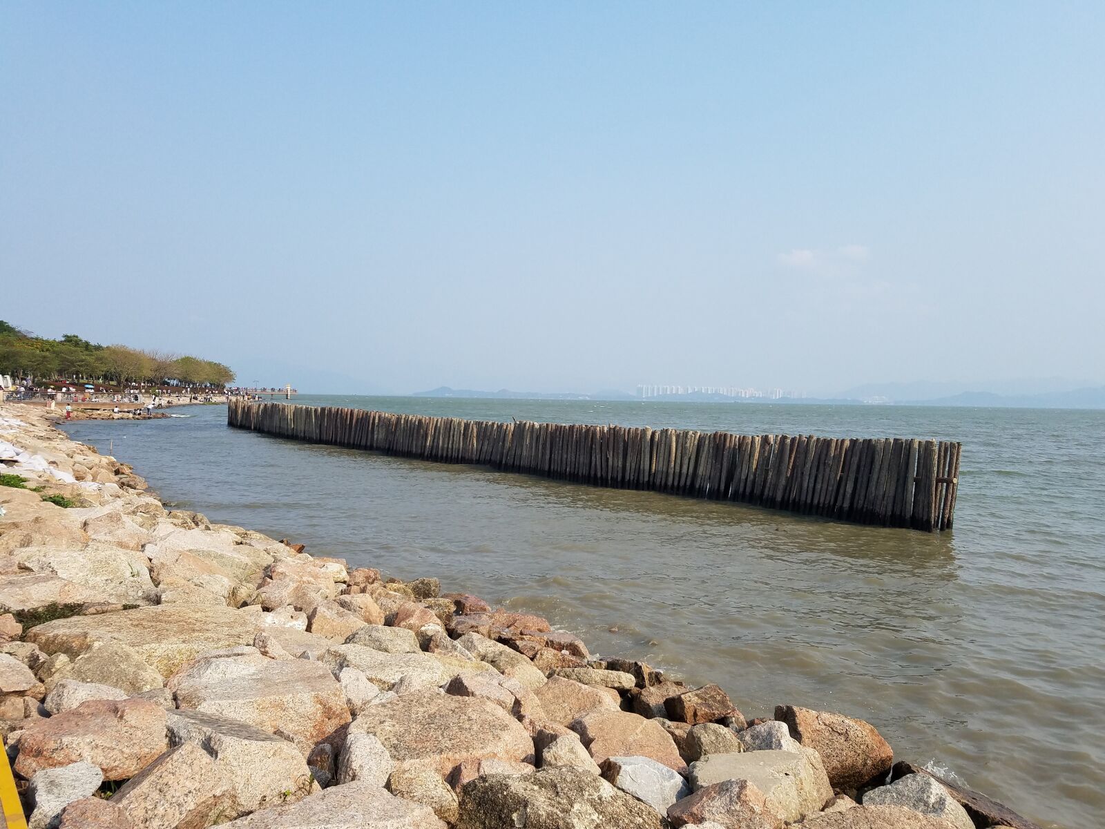 Samsung Galaxy S7 Edge sample photo. Sea, fences, stone photography