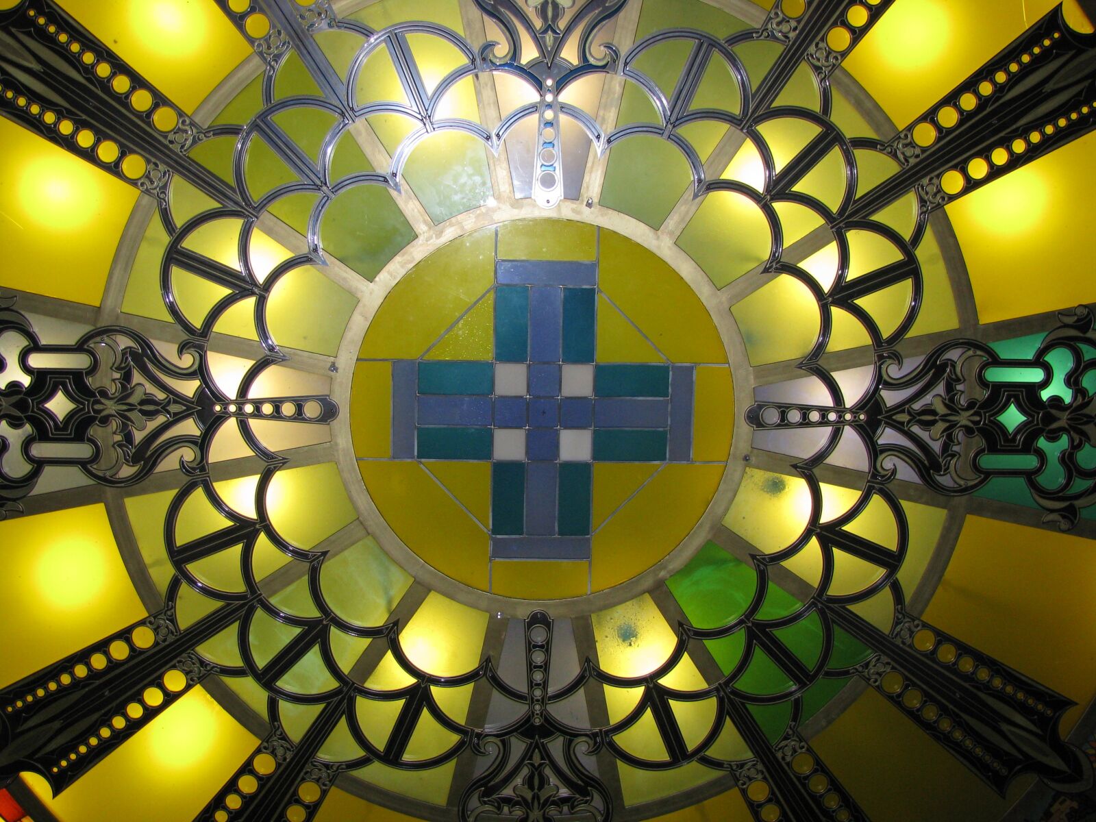 Canon POWERSHOT SX100 IS sample photo. Stained glass window, lichen photography