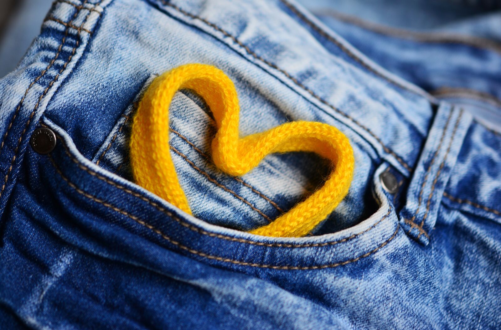 Nikon D5200 sample photo. Jeans, pocket, heart photography