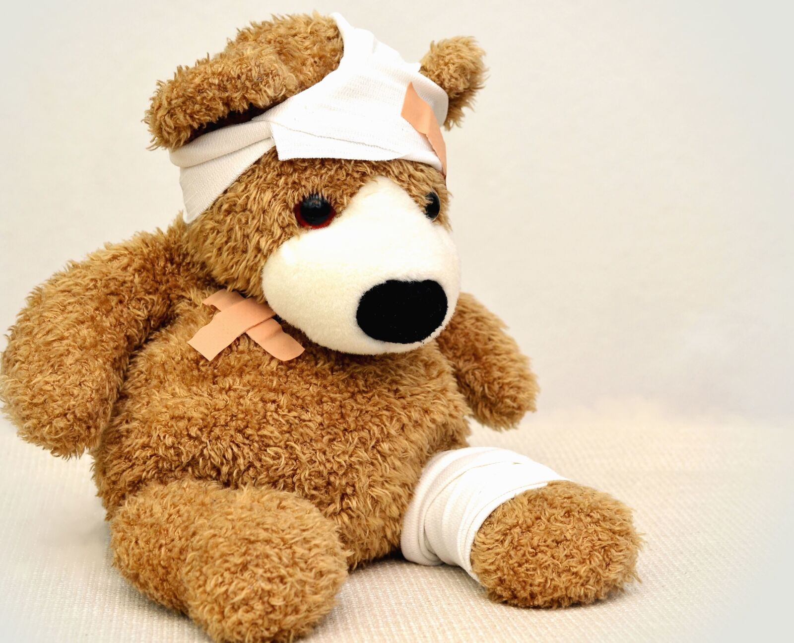 Nikon D5100 sample photo. Teddy bear, bandage, sick photography
