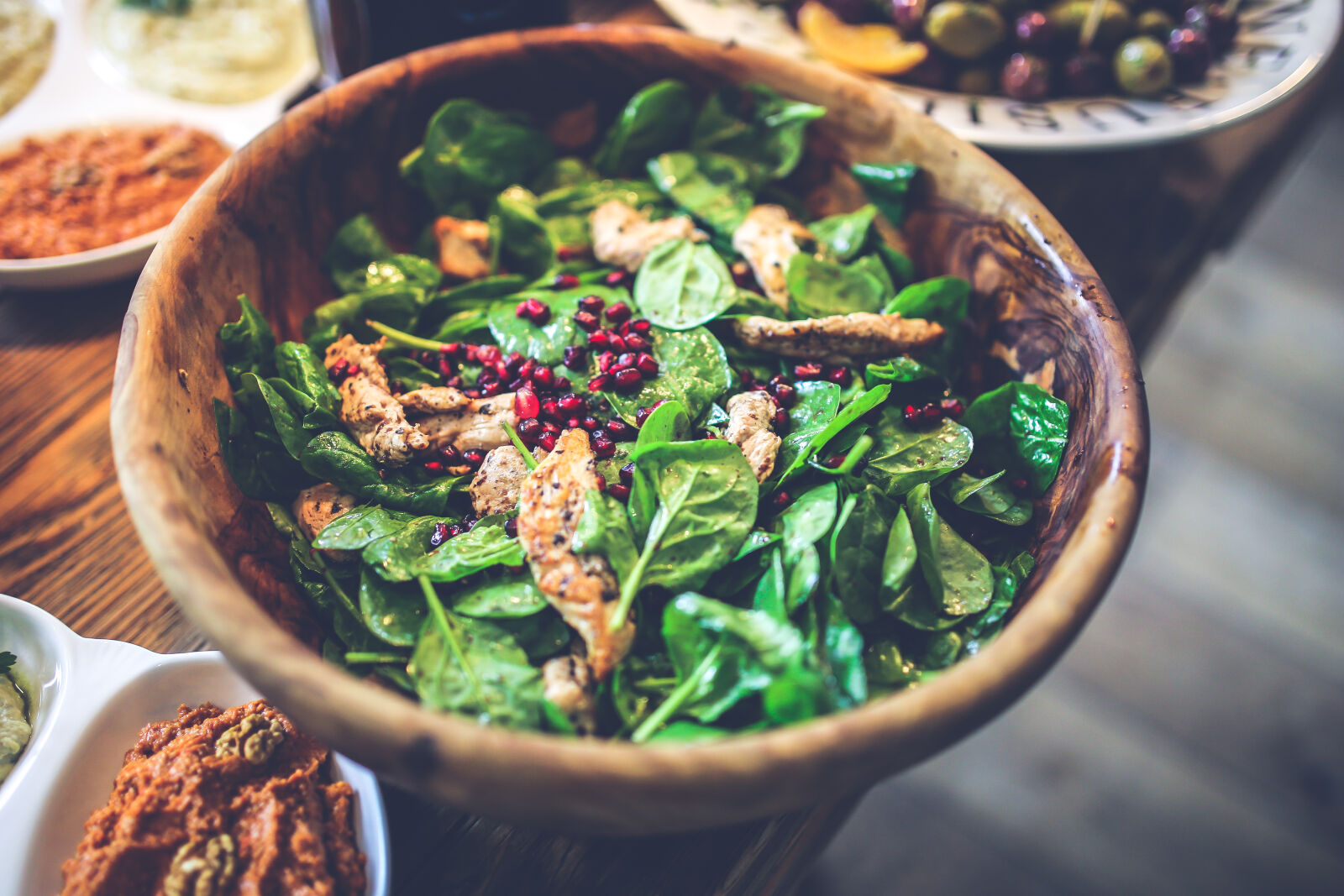 Canon EOS 6D + Sigma 35mm F1.4 DG HSM Art sample photo. Salad, pomegranate, chicken, spinach photography
