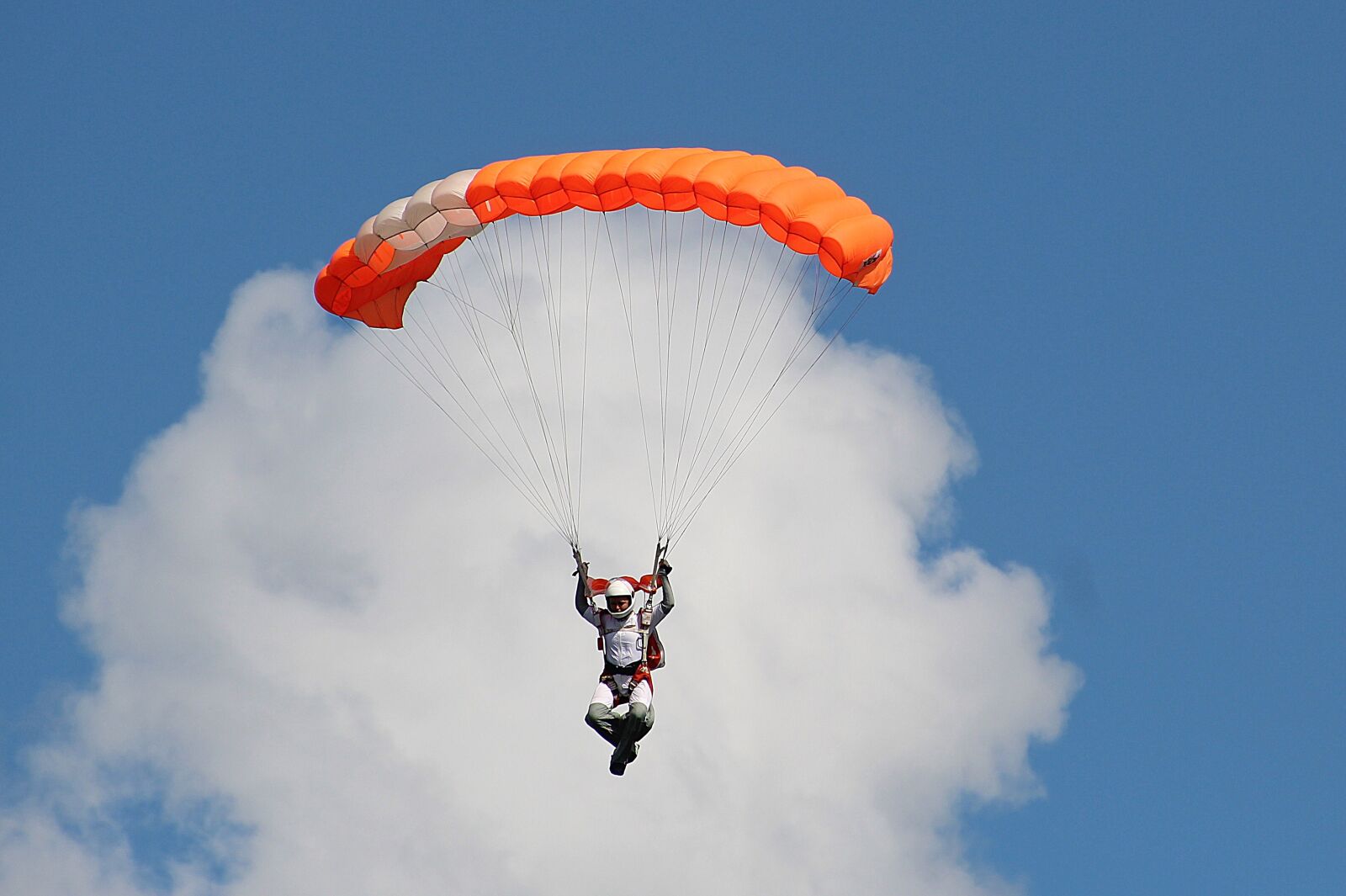 Canon EOS 1200D (EOS Rebel T5 / EOS Kiss X70 / EOS Hi) sample photo. Paraglider, air sports, leisure photography