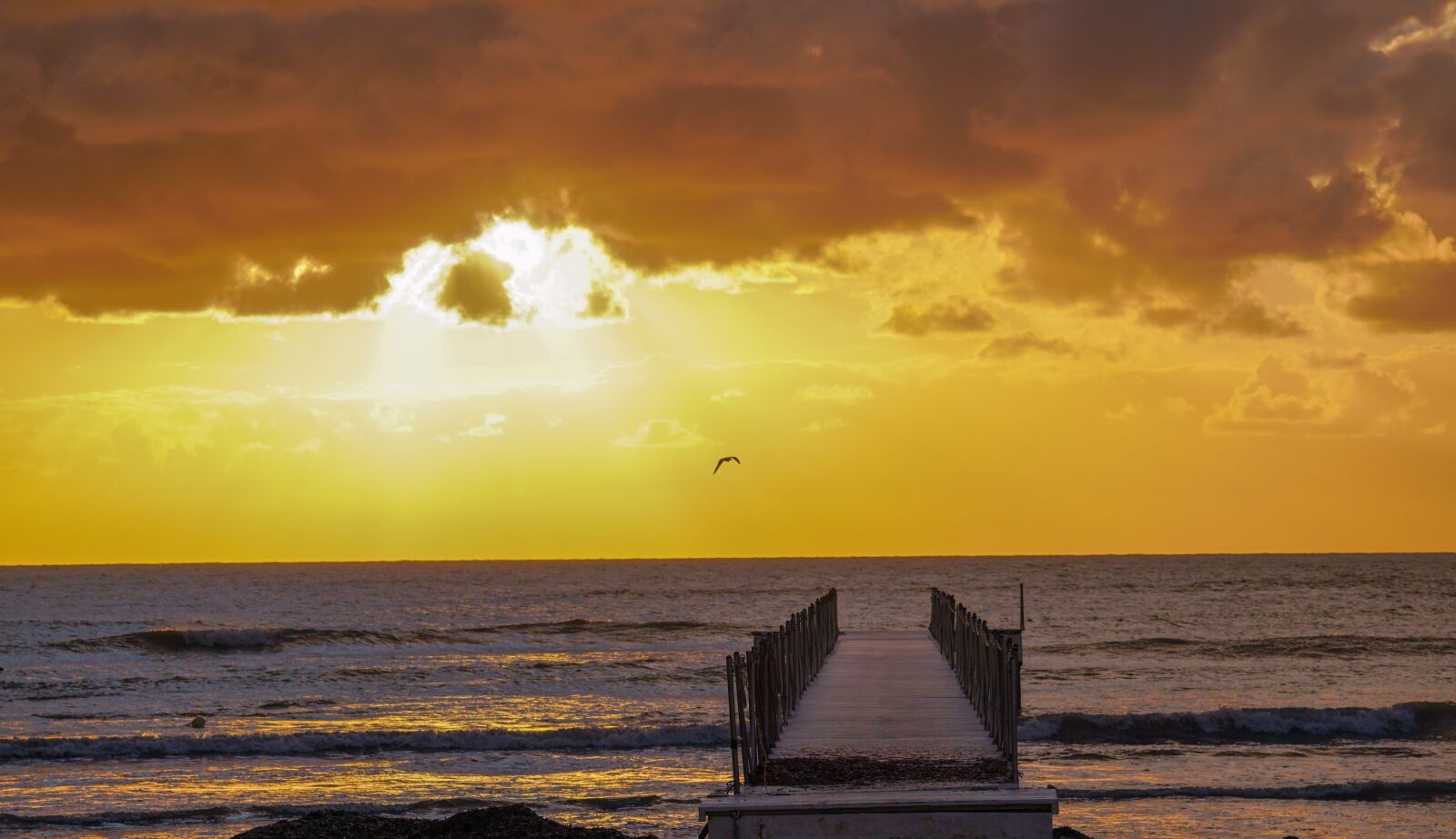 Sony FE 70-300mm F4.5-5.6 G OSS sample photo. Sun, sea, web photography