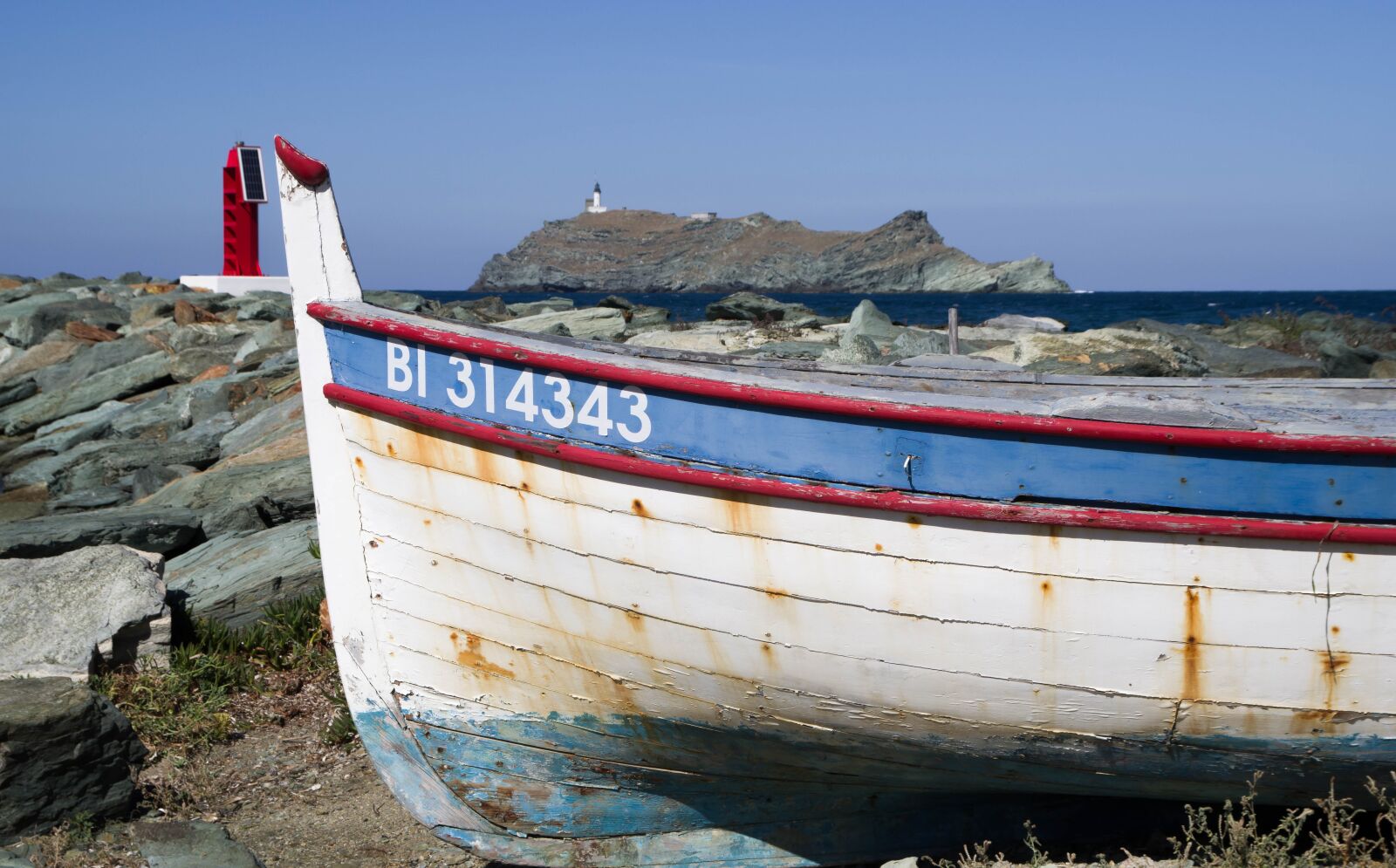 Pentax KP sample photo. Corsican, boat, island photography