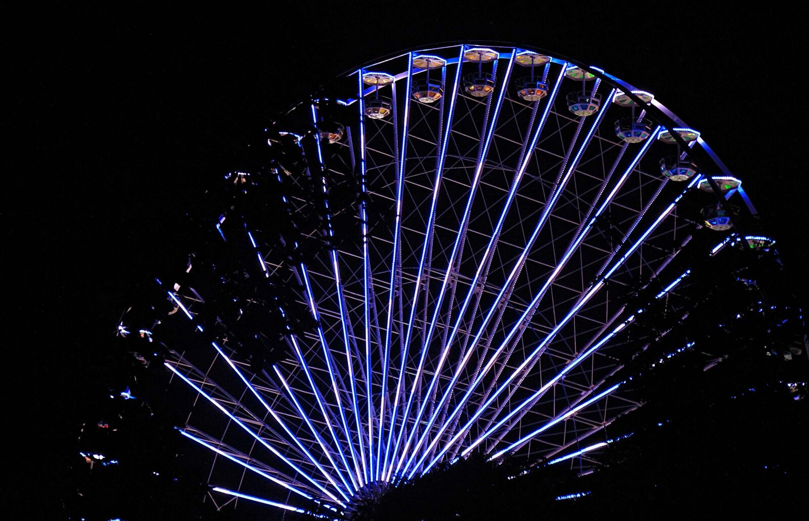 Canon EOS 550D (EOS Rebel T2i / EOS Kiss X4) sample photo. Amusement park, festival, exhilaration photography