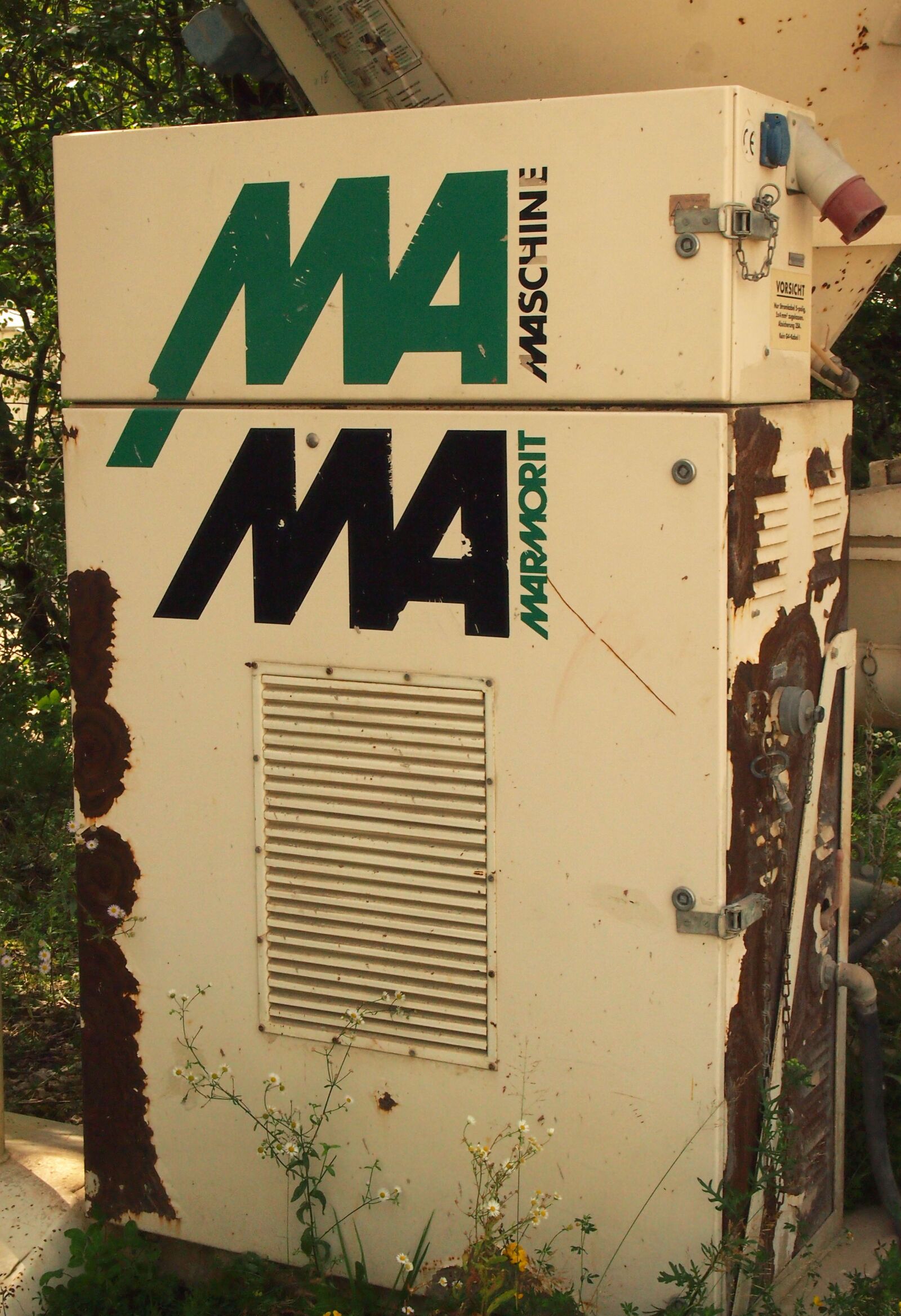 Olympus PEN E-PM1 sample photo. Mama, marble factory, automatic photography