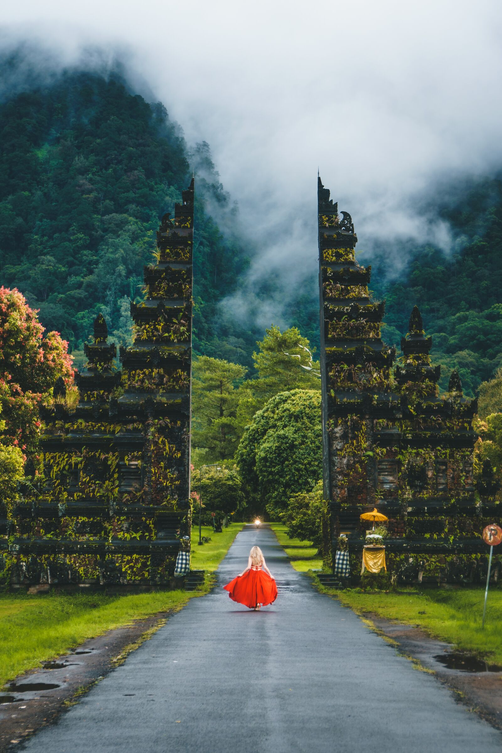 Sony a6500 + Sony Vario-Tessar T* E 16-70mm F4 ZA OSS sample photo. Travel, outdoors, girl photography