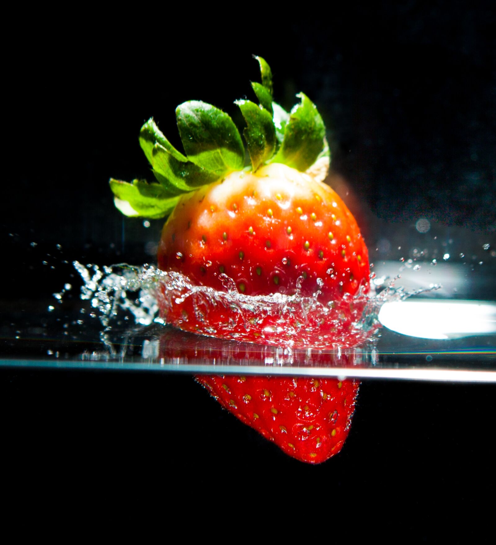 Canon EOS 5D Mark II sample photo. Strawberry, in the water photography