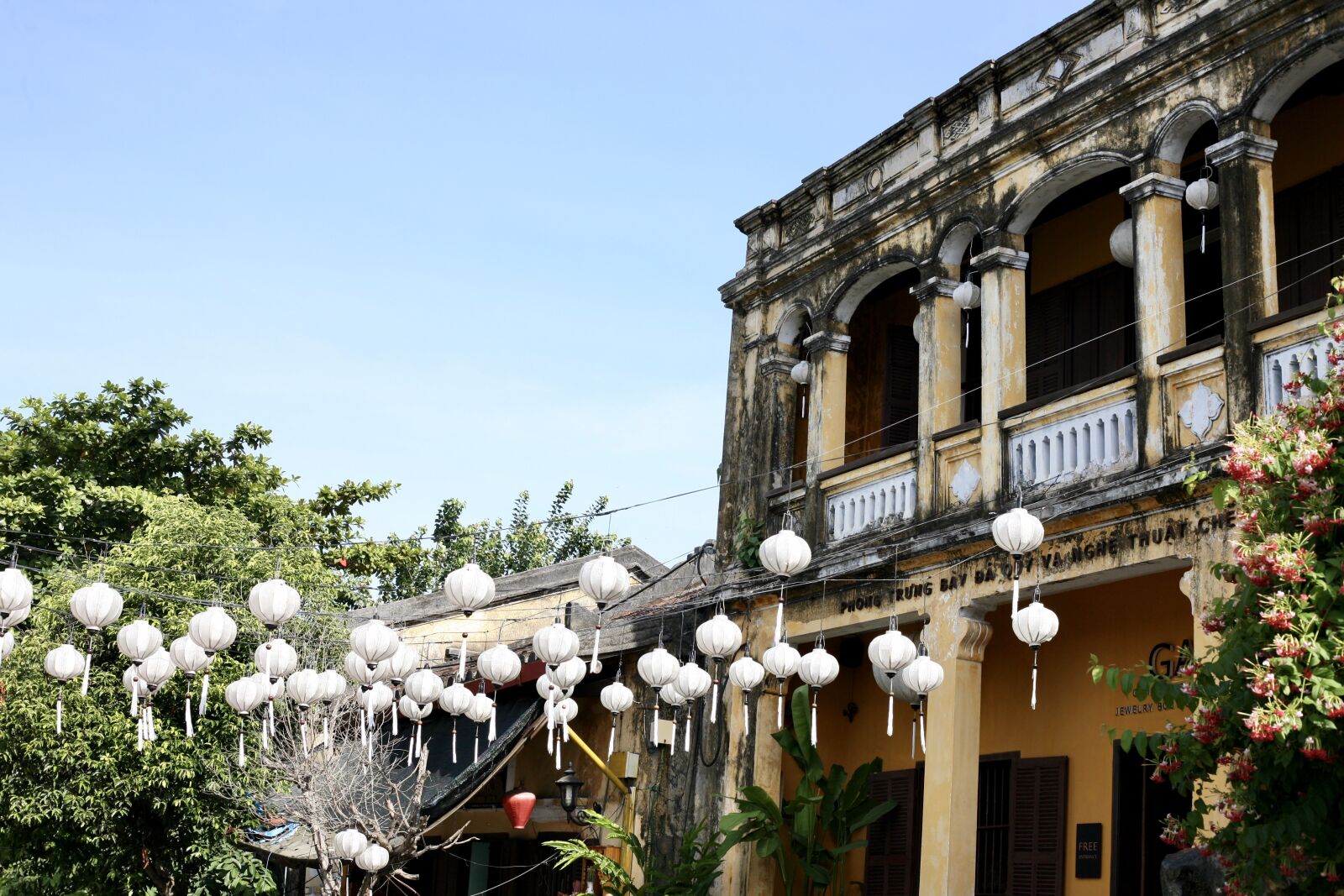 Canon EOS 5D sample photo. Lamp, paper, hoian photography