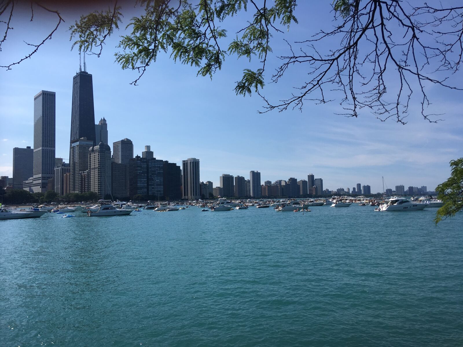iPhone SE back camera 4.15mm f/2.2 sample photo. Chicago, skyline photography