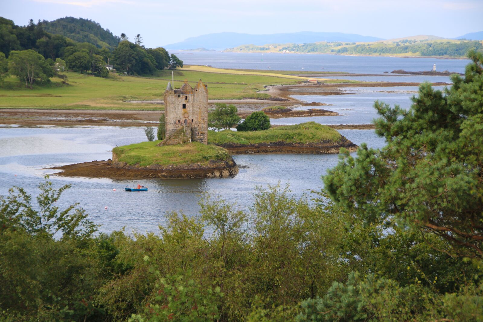 Canon EOS 750D (EOS Rebel T6i / EOS Kiss X8i) sample photo. Scotland, stalker castle, landmark photography