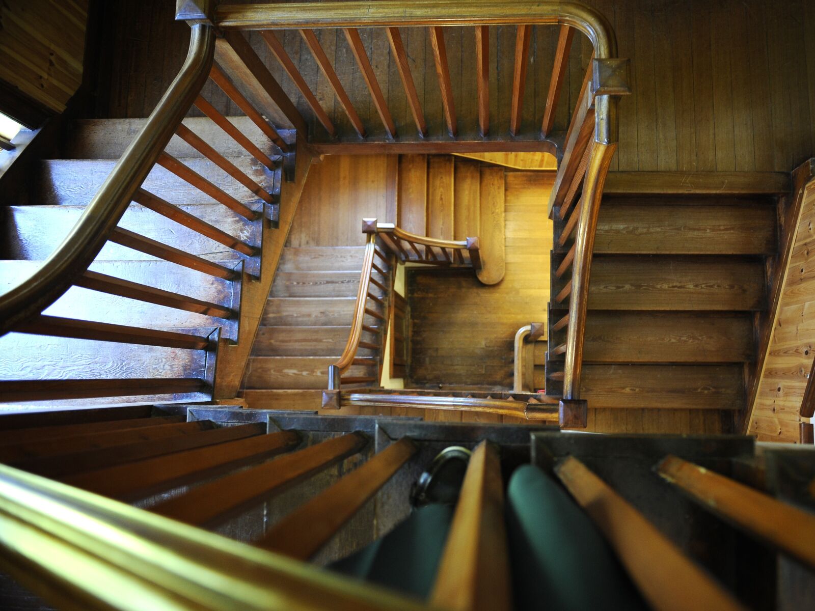Nikon D3 sample photo. Stairs, spiral, wood photography