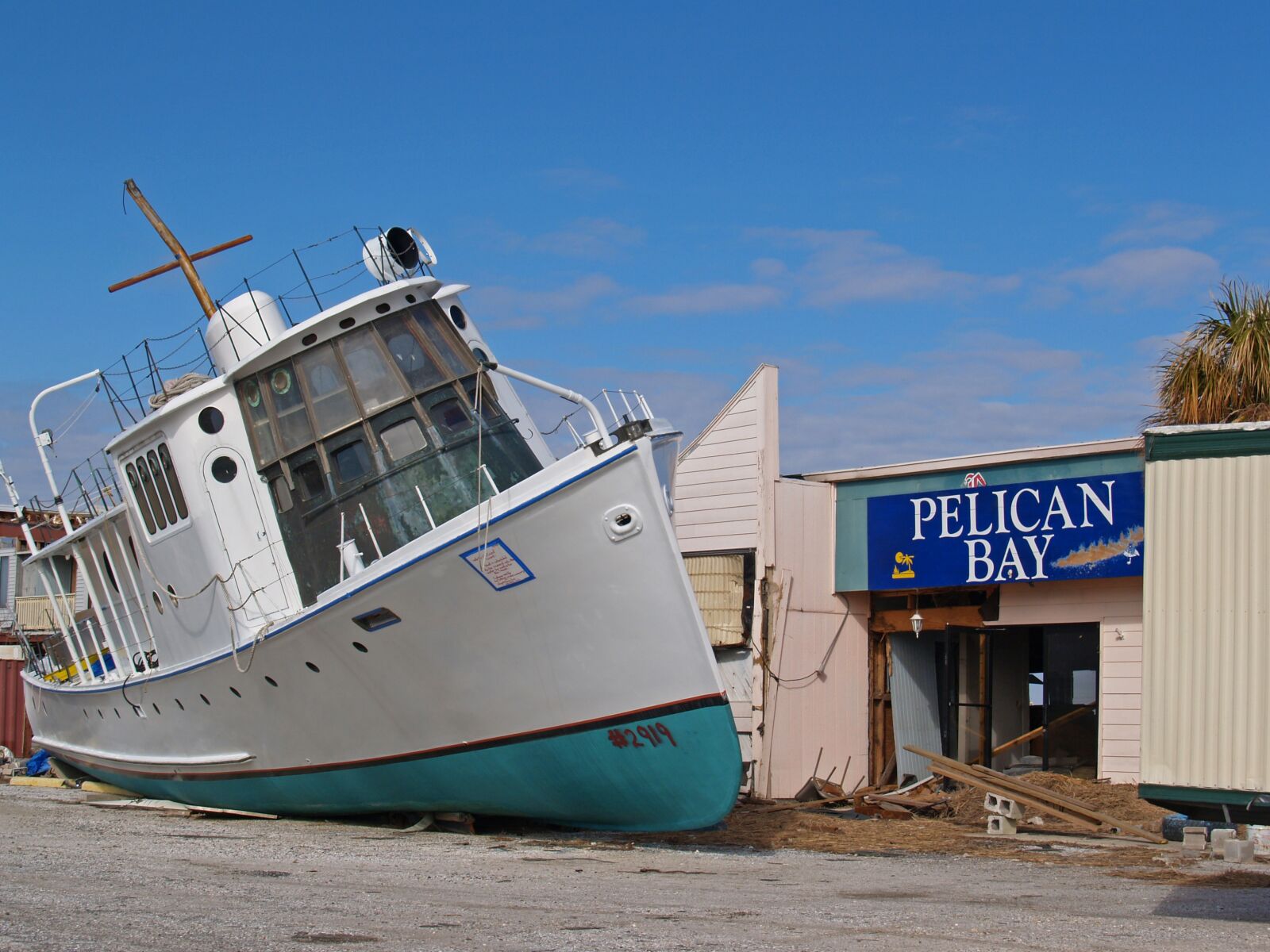 Olympus E-300 (EVOLT E-300) sample photo. Sea, outdoors, industry photography