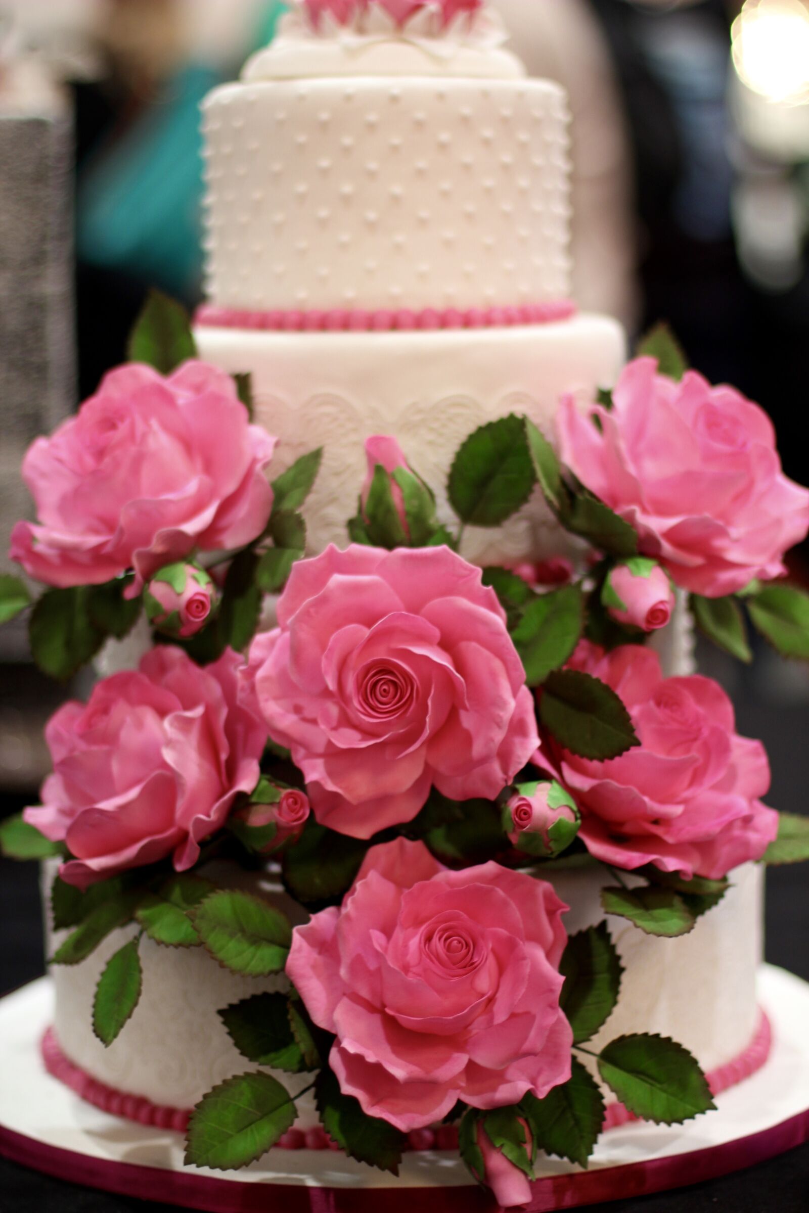 Canon EOS 600D (Rebel EOS T3i / EOS Kiss X5) + Canon EF 50mm F1.4 USM sample photo. Wedding cake, decoration, flowers photography