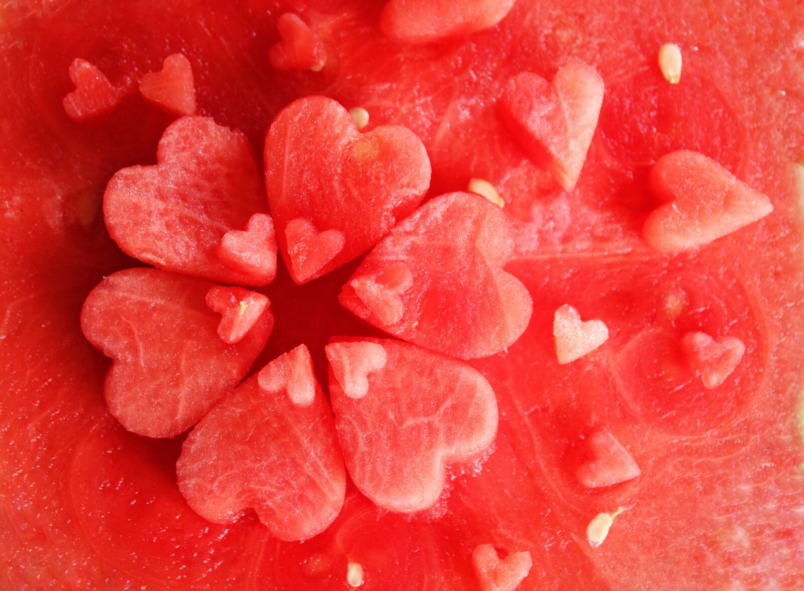 Canon EOS 2000D (EOS Rebel T7 / EOS Kiss X90 / EOS 1500D) sample photo. Watermelon, juicy, heart photography