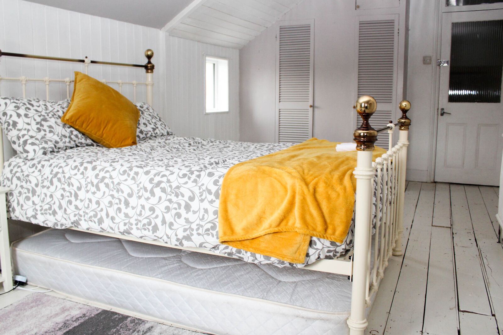 Canon EF-S 18-55mm F3.5-5.6 IS sample photo. Bed, yellow, white photography