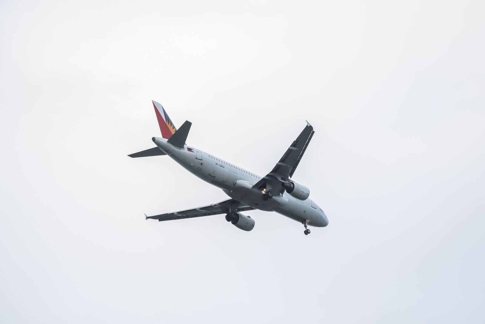 Canon EOS M50 (EOS Kiss M) + Canon EF-M 55-200mm F4.5-6.3 IS STM sample photo. Airplane, fly, sky photography