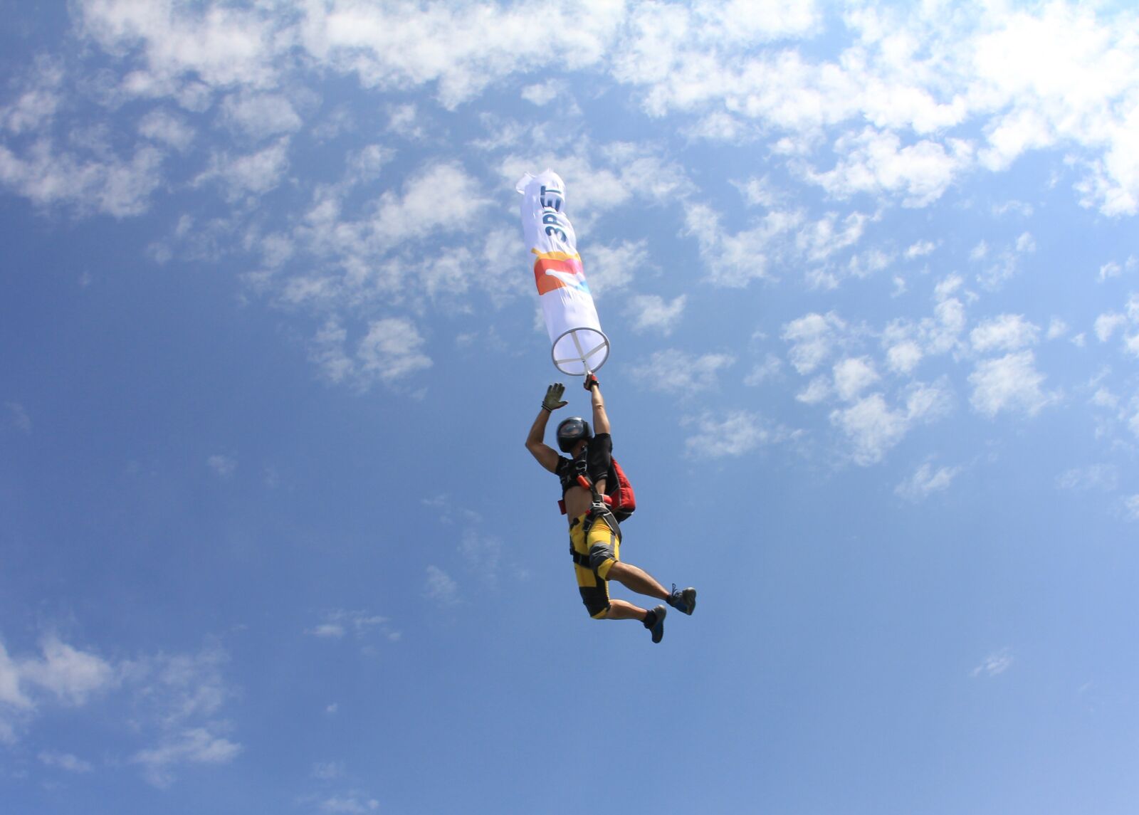 Canon EOS 550D (EOS Rebel T2i / EOS Kiss X4) sample photo. Sky, skydiving, parachutes photography