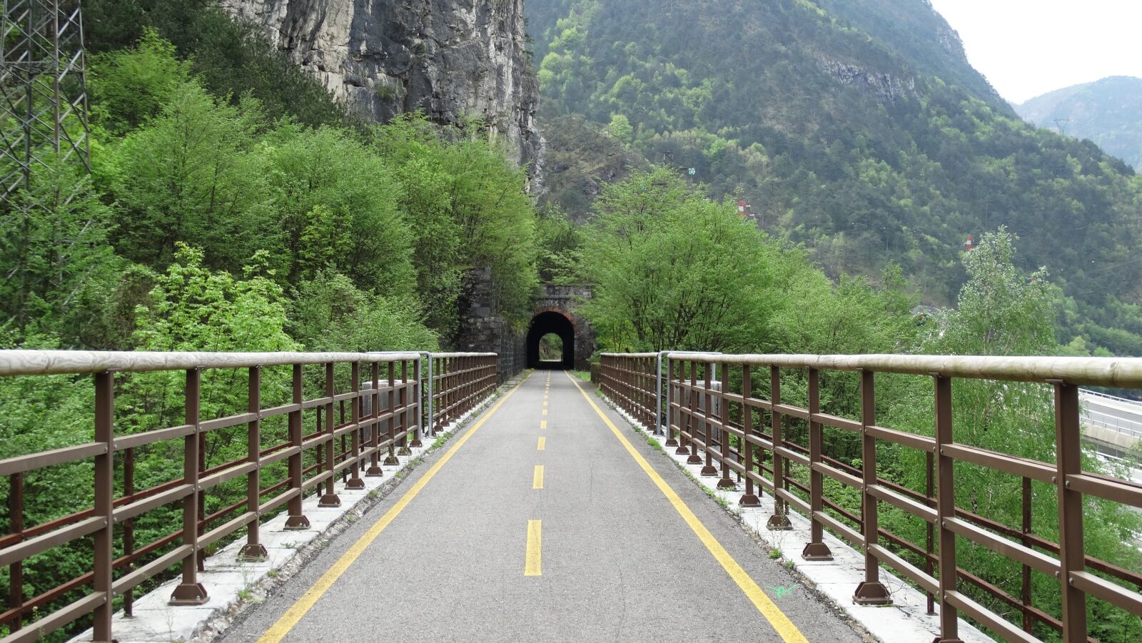 Sony Cyber-shot DSC-HX300 sample photo. Route, italy, tunnel photography