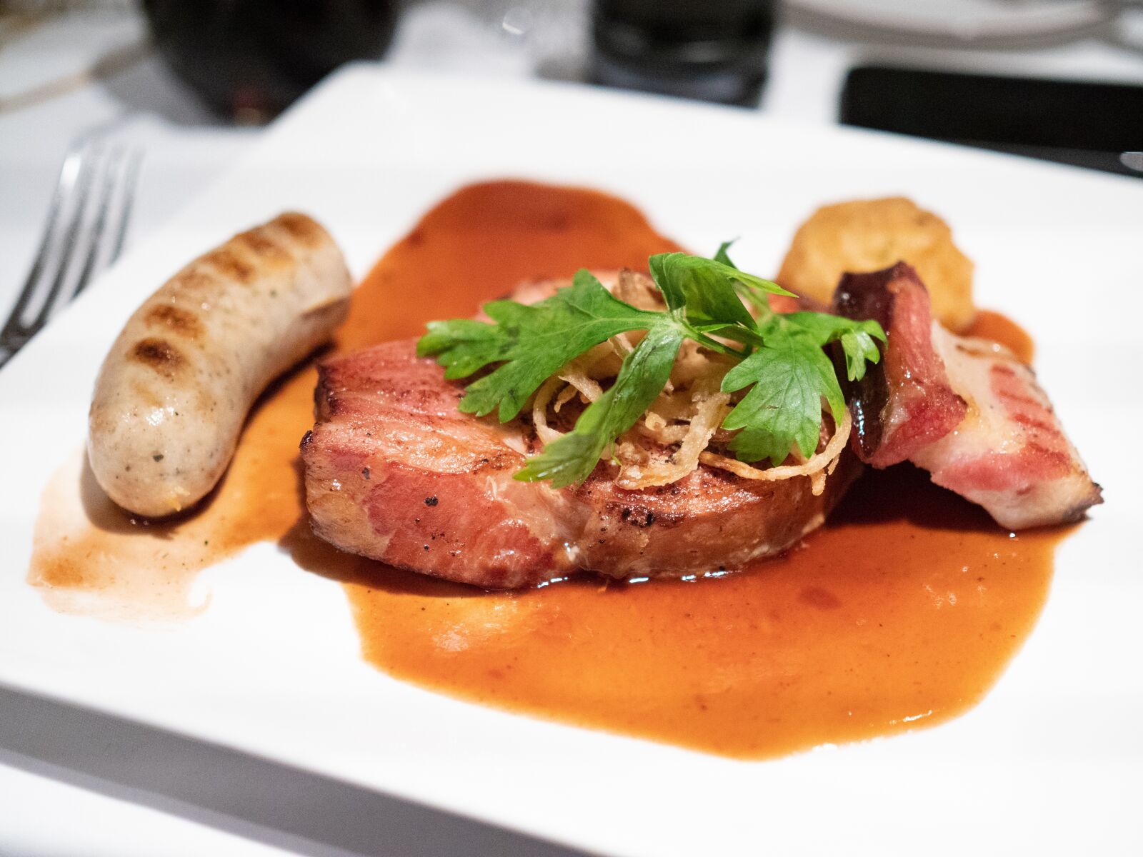 Olympus OM-D E-M1 Mark II + Olympus M.Zuiko Digital 25mm F1.8 sample photo. Pork, sausage, meat photography