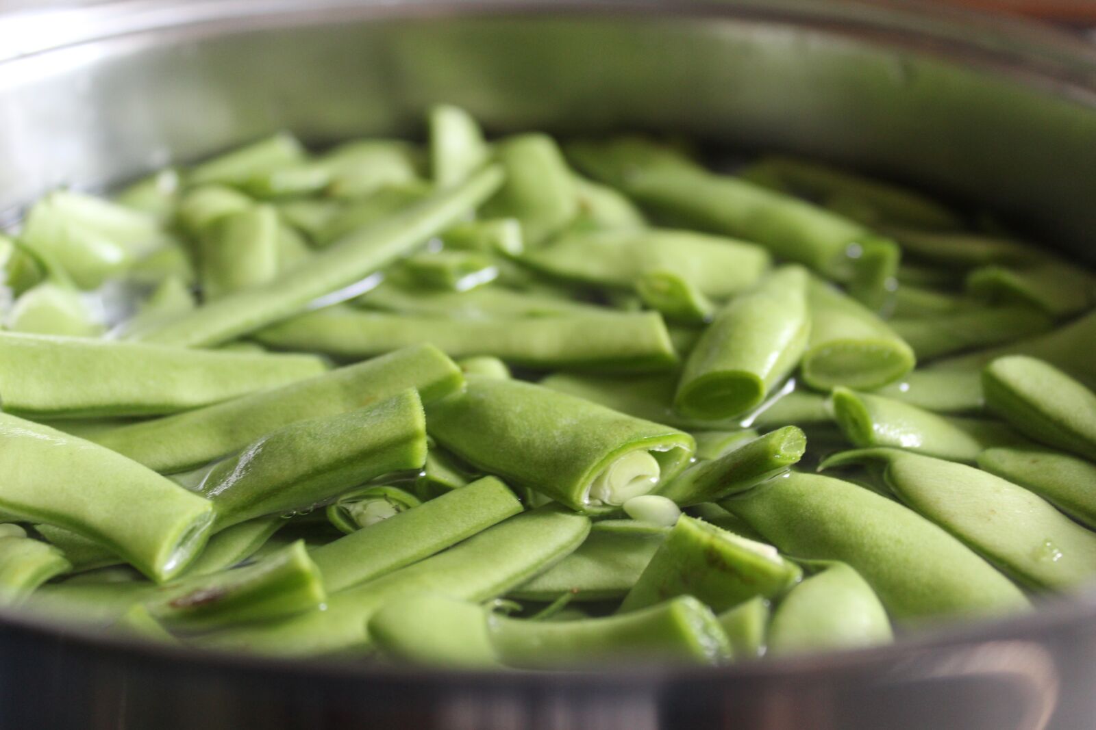 Canon EOS 1300D (EOS Rebel T6 / EOS Kiss X80) sample photo. Green beans, cook, eat photography