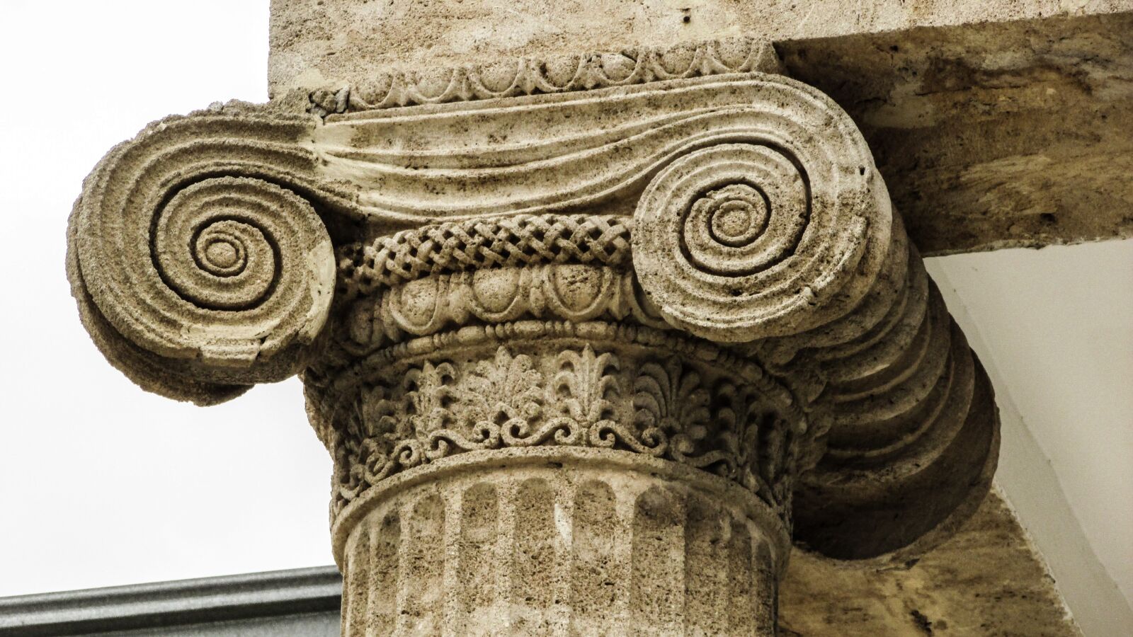 Canon PowerShot SX400 IS sample photo. Pillar, ionic, architecture photography