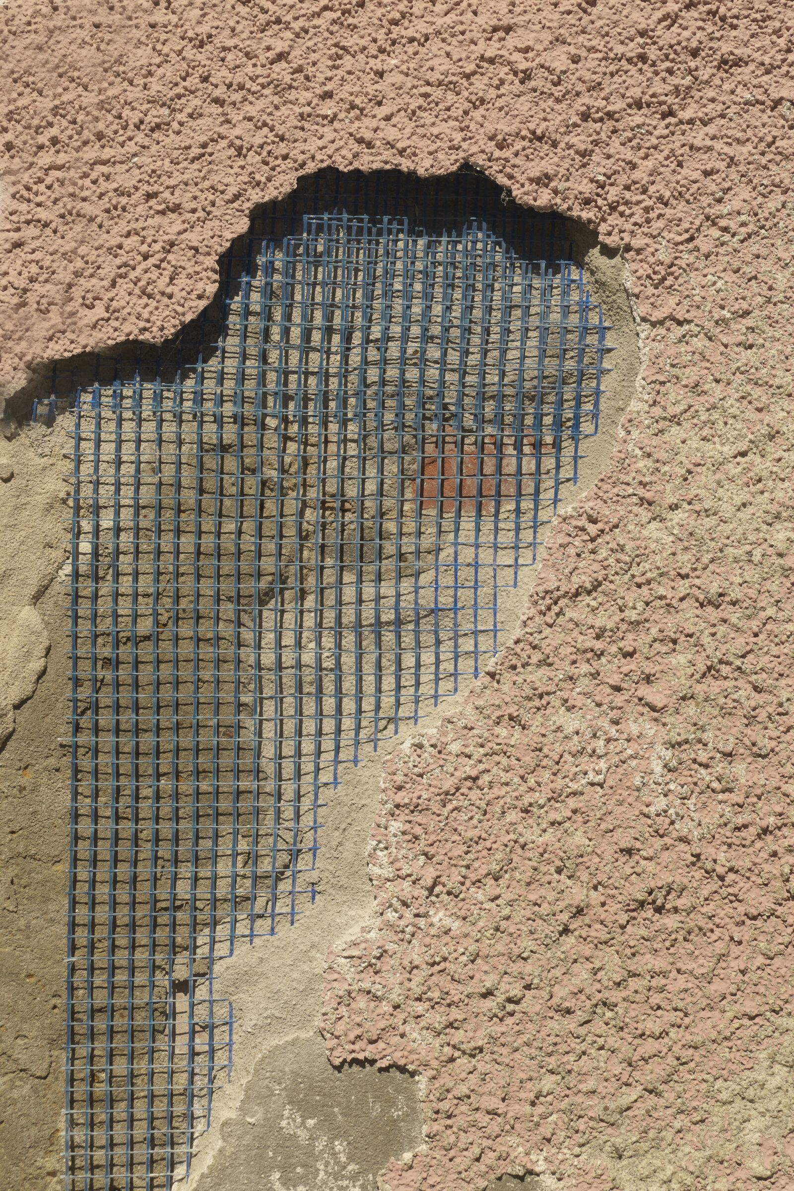 Panasonic Lumix DMC-FZ1000 sample photo. Facade, hole, repair photography
