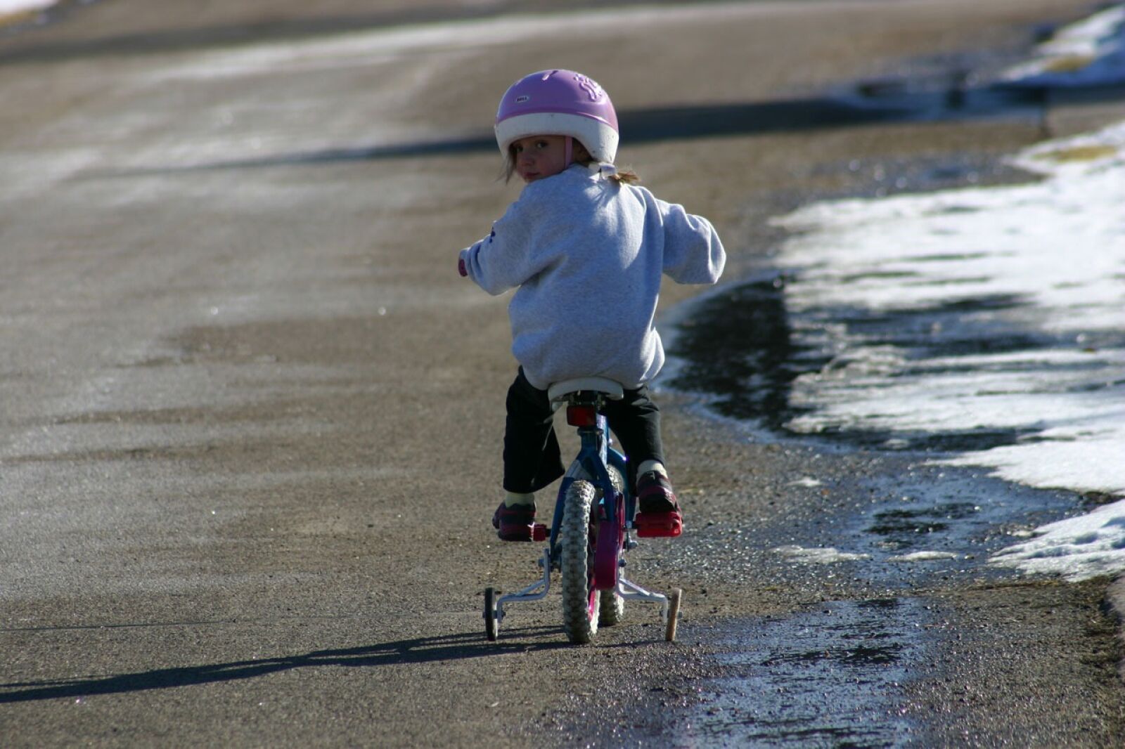Canon EOS 300D (EOS Digital Rebel / EOS Kiss Digital) sample photo. Bicycle, girl, biking photography