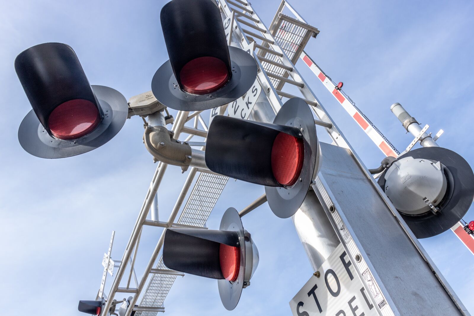 Canon EOS 750D (EOS Rebel T6i / EOS Kiss X8i) sample photo. Traffic light, stoplight, traffic photography