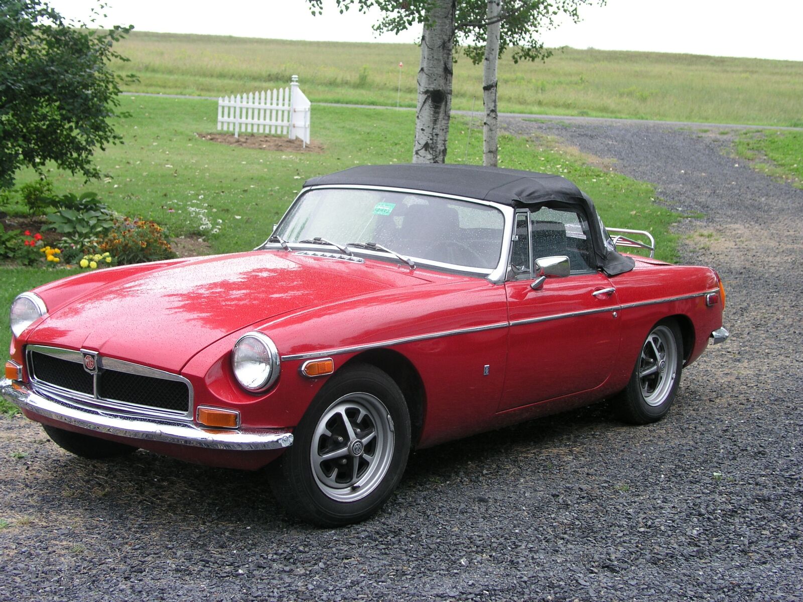 Olympus C5050Z sample photo. Mgb, 1973, red photography